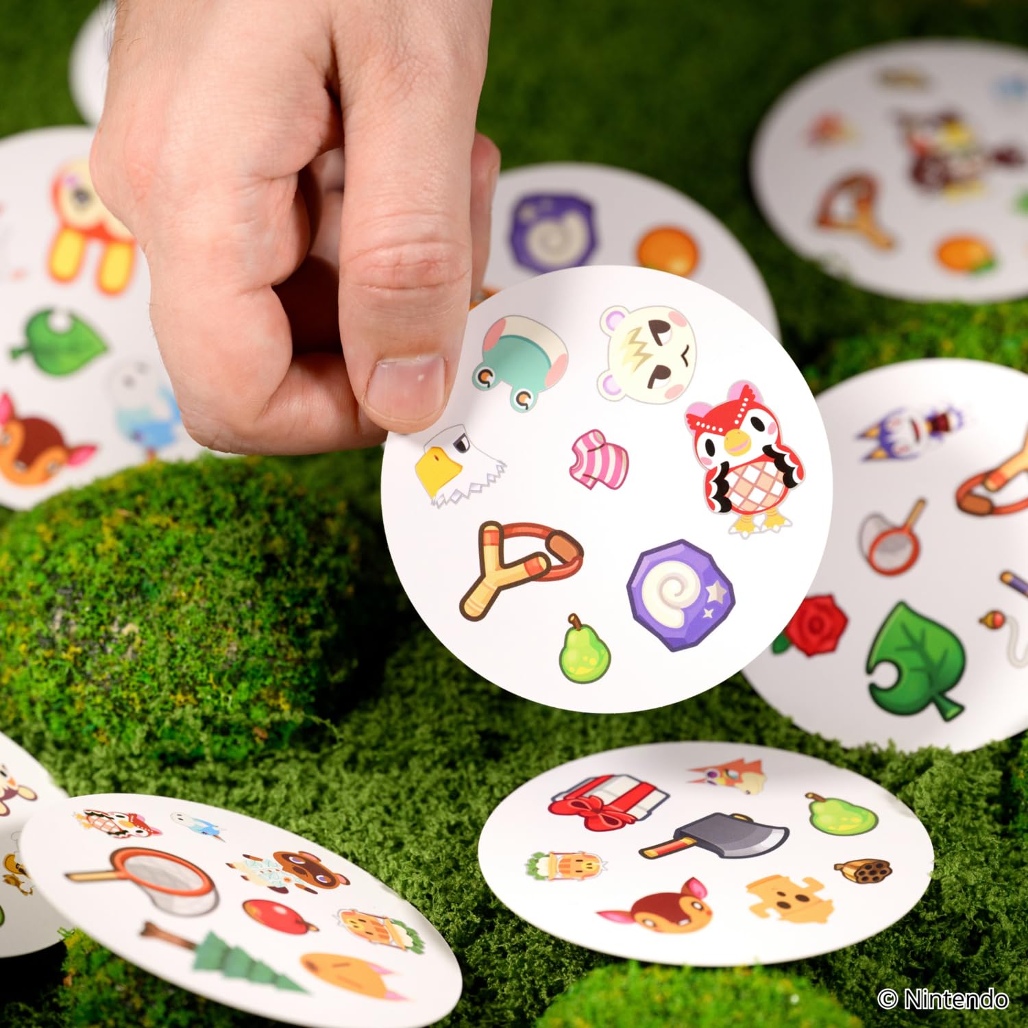 Asmodee Dobble Animal Crossing Familienkartenspiel für 2–8 Spieler, ab 4 Jahren