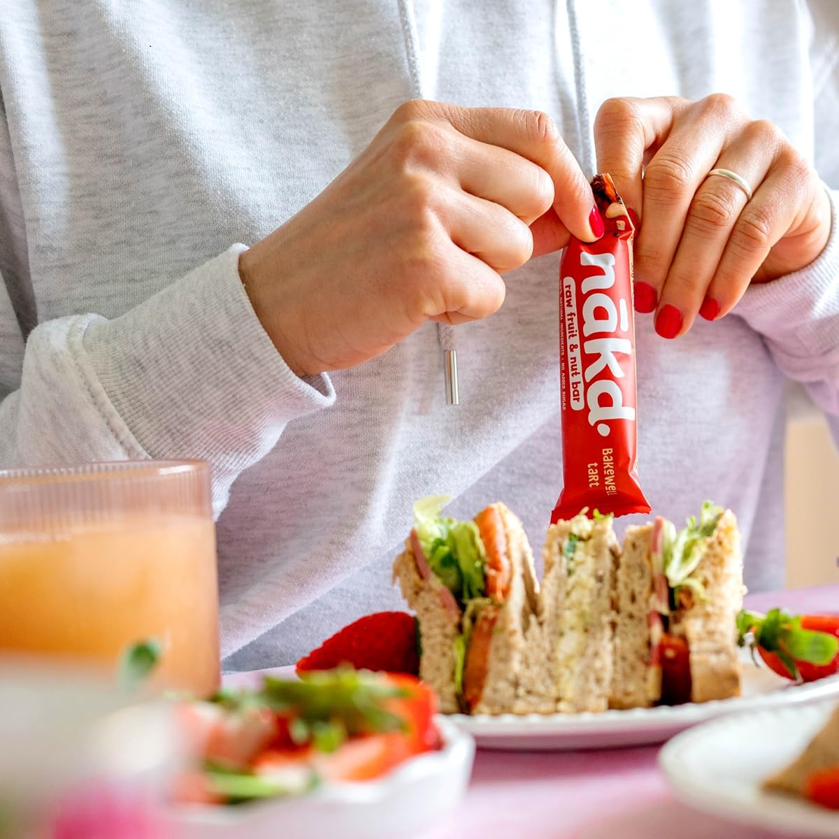 Nakd Bakewell Tart Natürliche Frucht- und Nussriegel – Vegan, Glutenfrei, Ohne Zuckerzusatz – 35 g x 18