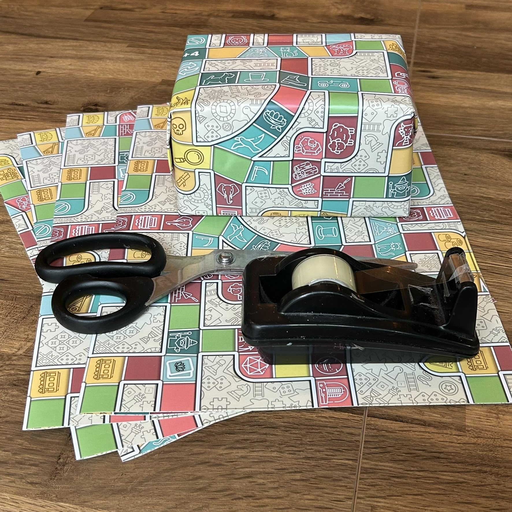 Loke Battle Mats – Geschenkpapier „Finde das Spiel“ – Geschenkpapier mit Brettspielmotiv (27 x 19 Zoll)