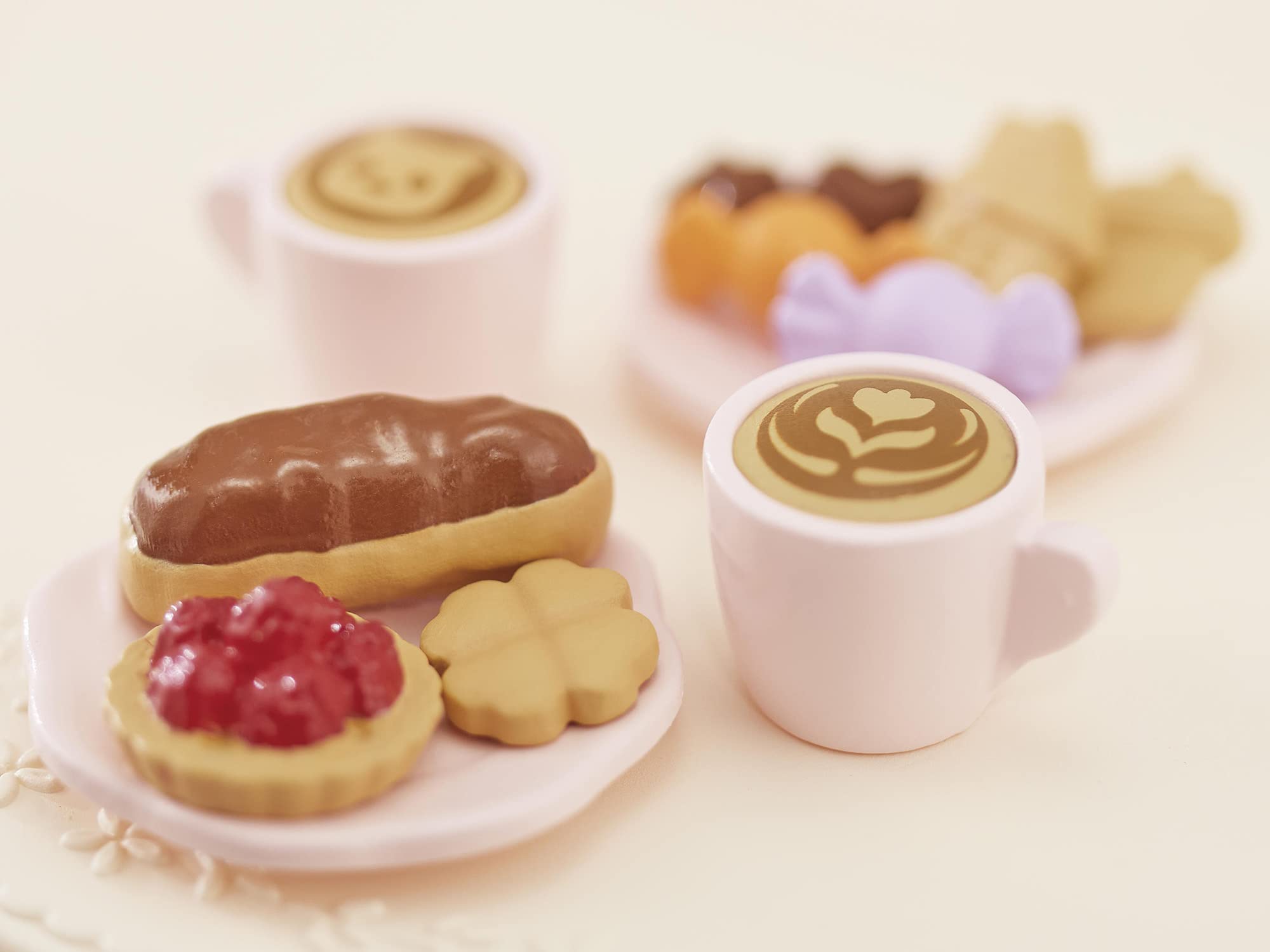 Sylvanian Families Sweets Party Set 5742 - 30-Piece Dollhouse Playset for Ages 3+ 4