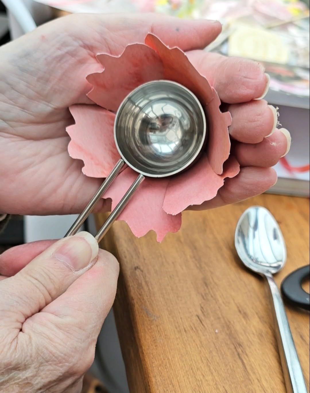 David & Charles The Bouquet in a Book - Pre-Punched Paper Flower Craft Kit | Paperback | 128 Pages 6