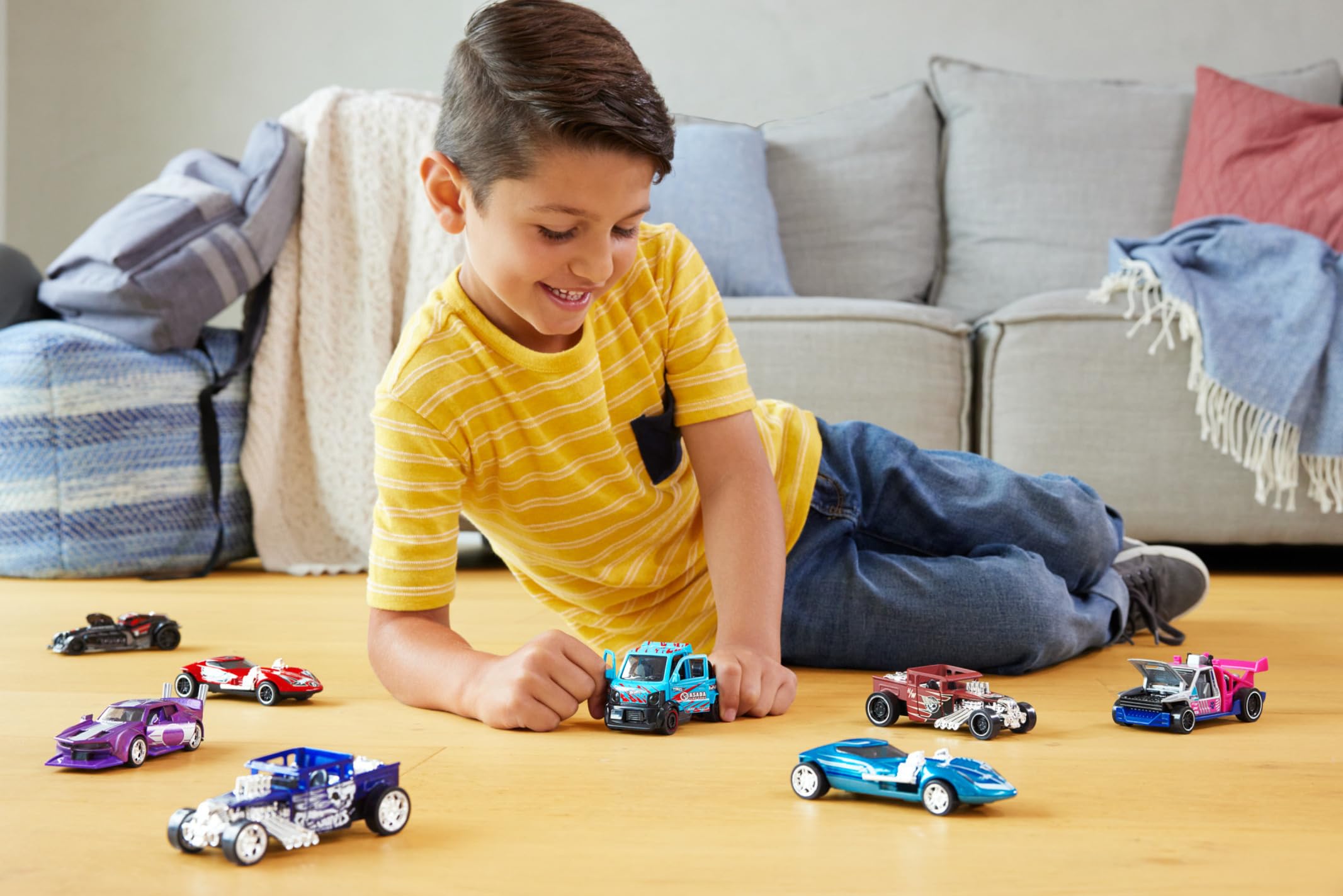 Hot Wheels Pull-Back Speeders Set of 2 Toy Cars - 1:43 Scale, Ages 3+ 8