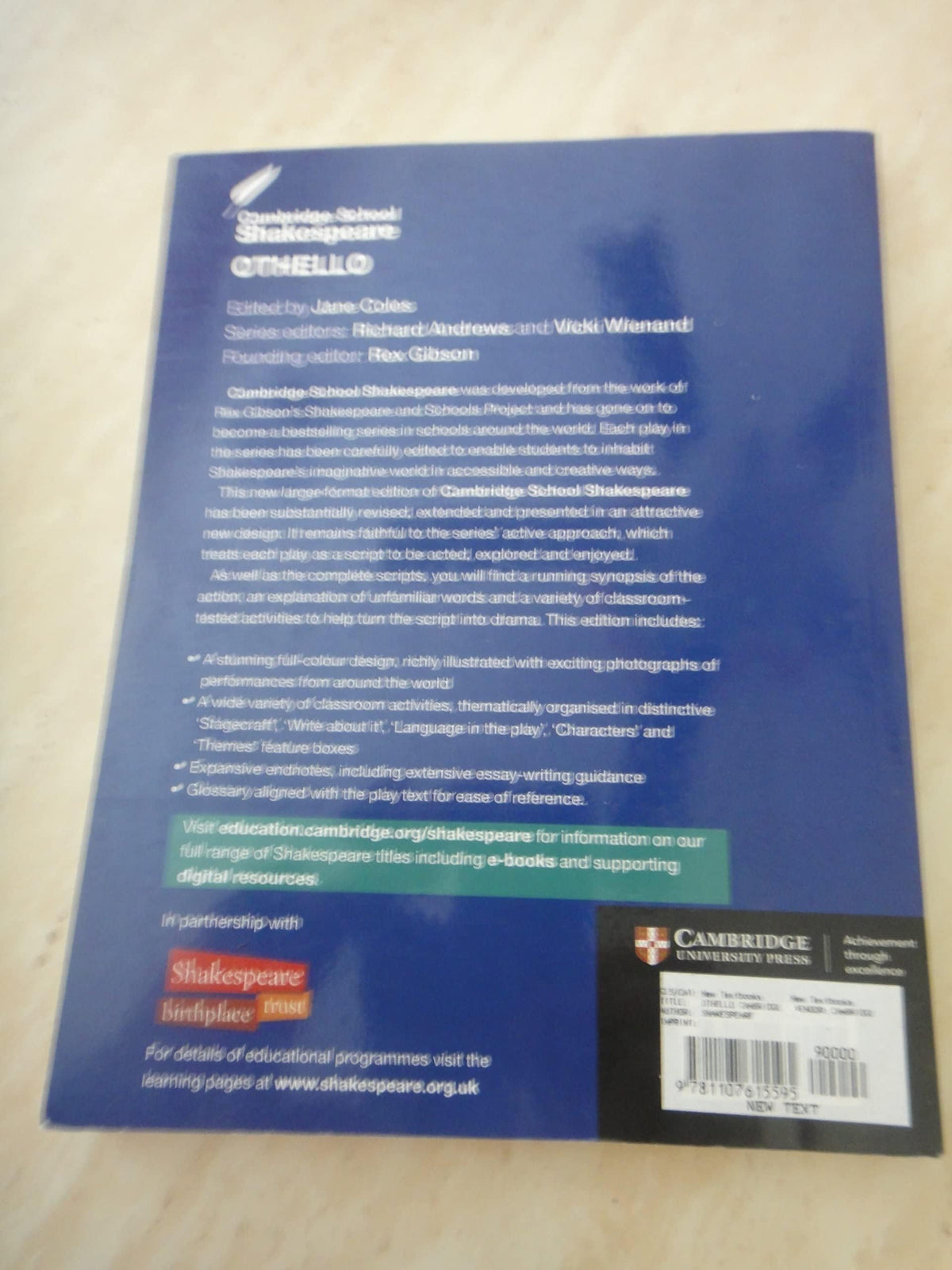 Othello: Cambridge School Shakespeare - History & Criticism (Paperback) 3