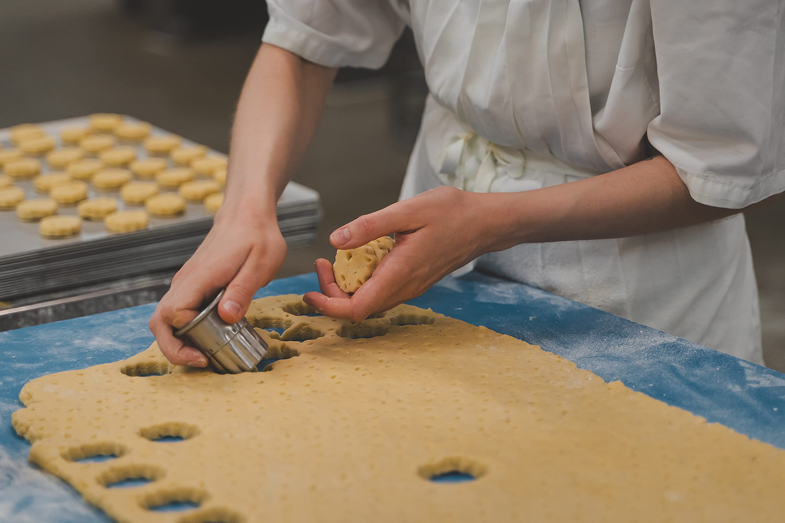Shortbread House of Edinburgh Handmade Mini Shortbread Biscuits with Sicilian Lemon 3