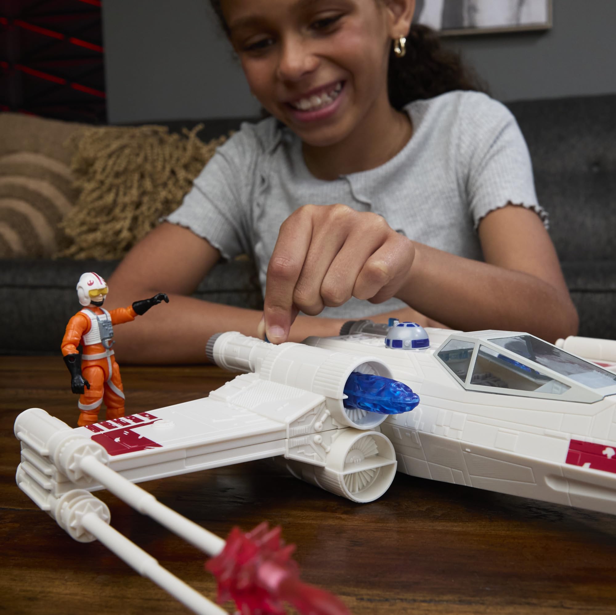 Star Wars Luke Skywalker's Force Strike X-wing with 4-Inch Figure | Ages 4+ 5