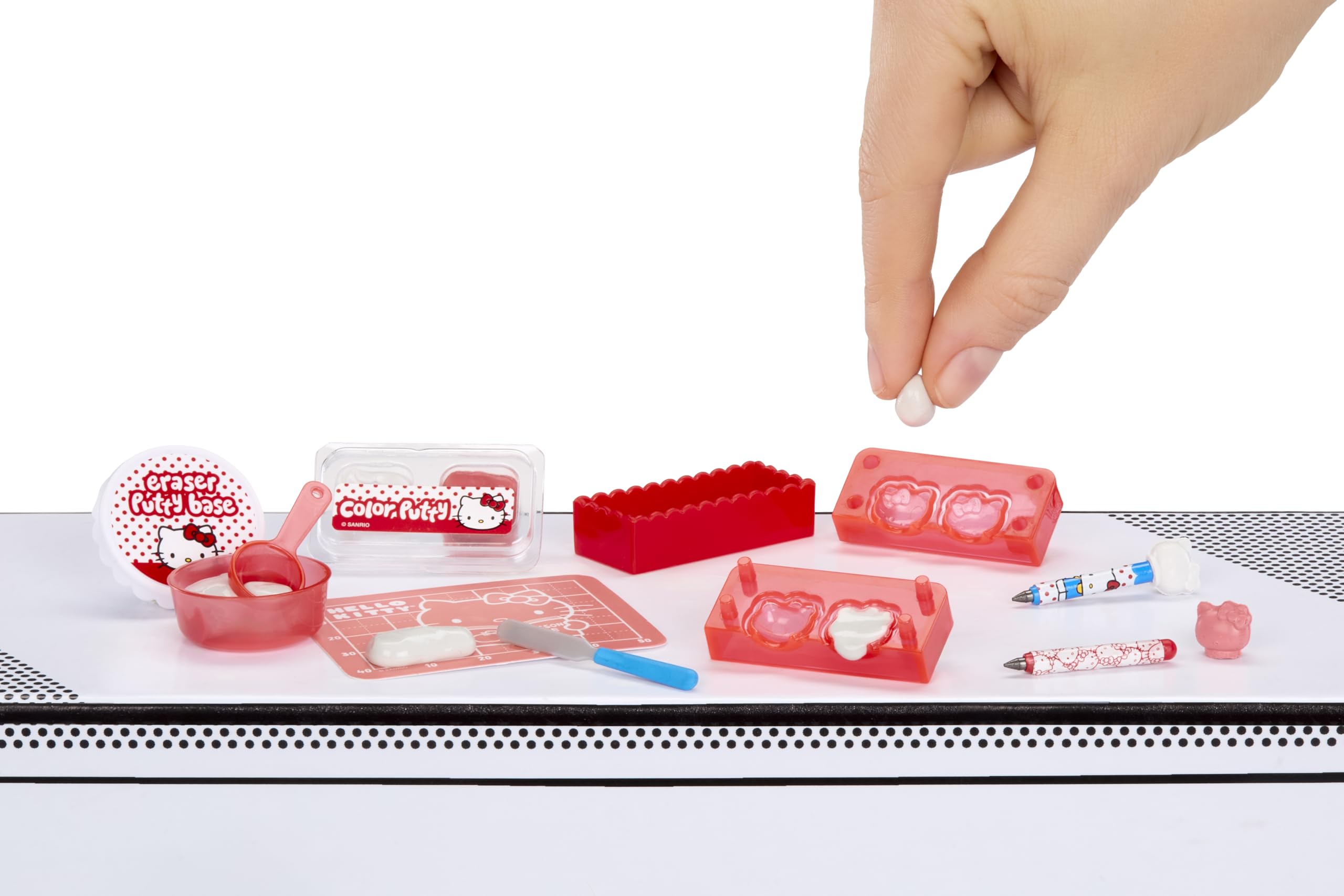MGA's Miniverse Make It Mini Hello Kitty and Friends Series 3 - Mini Collectible Stationery Set 2