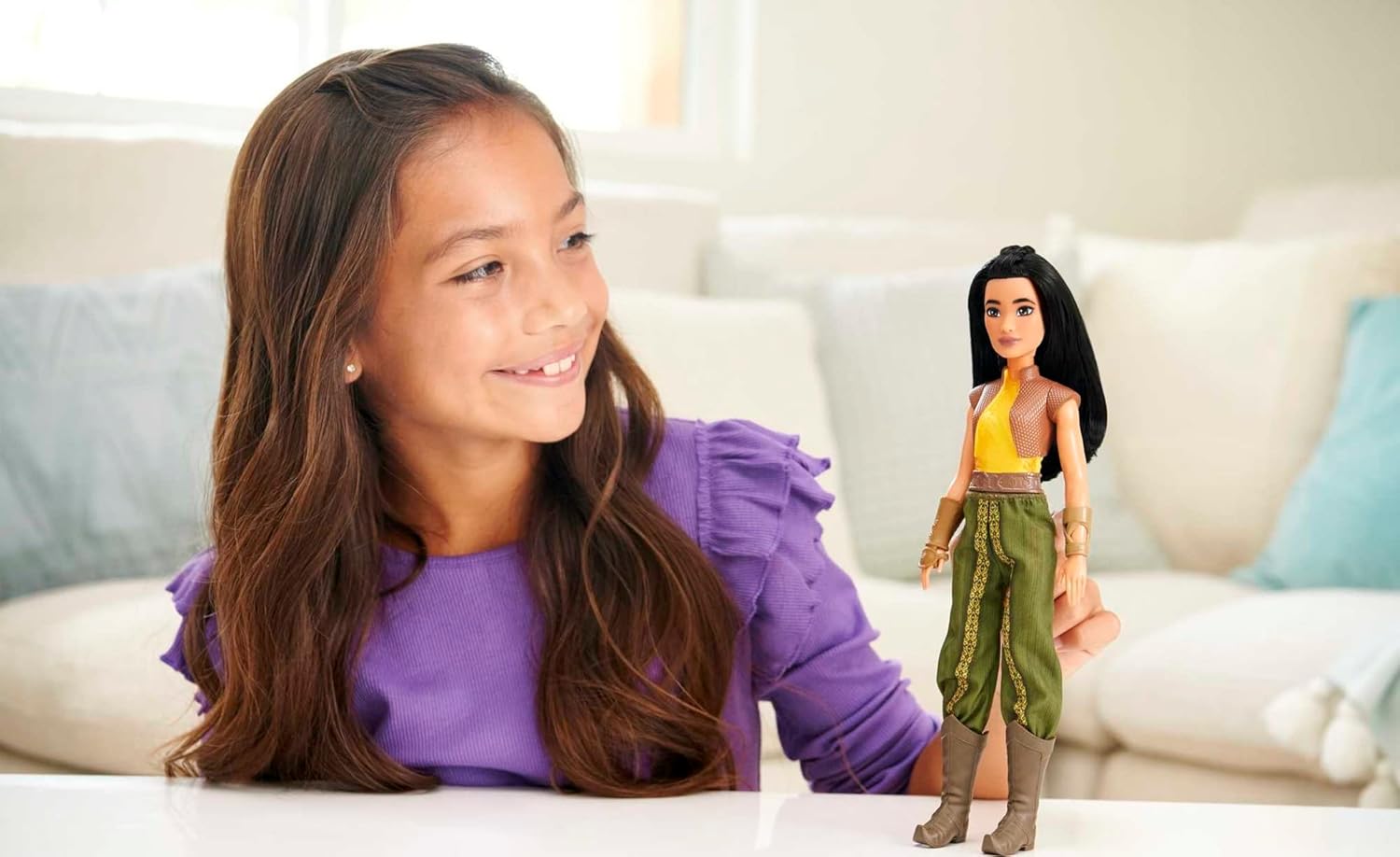 Disney Raya Posable Fashion Doll with Movie-Inspired Outfit and Accessories 2