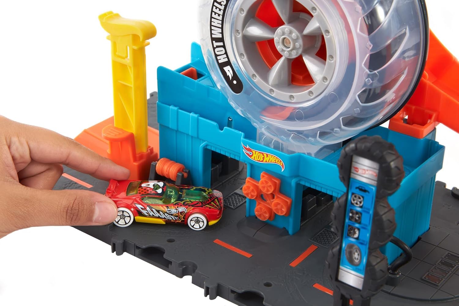 Hot Wheels City Super Twist Tire Shop Playset - Spin Key Action for Kids 5 Years and Up 2