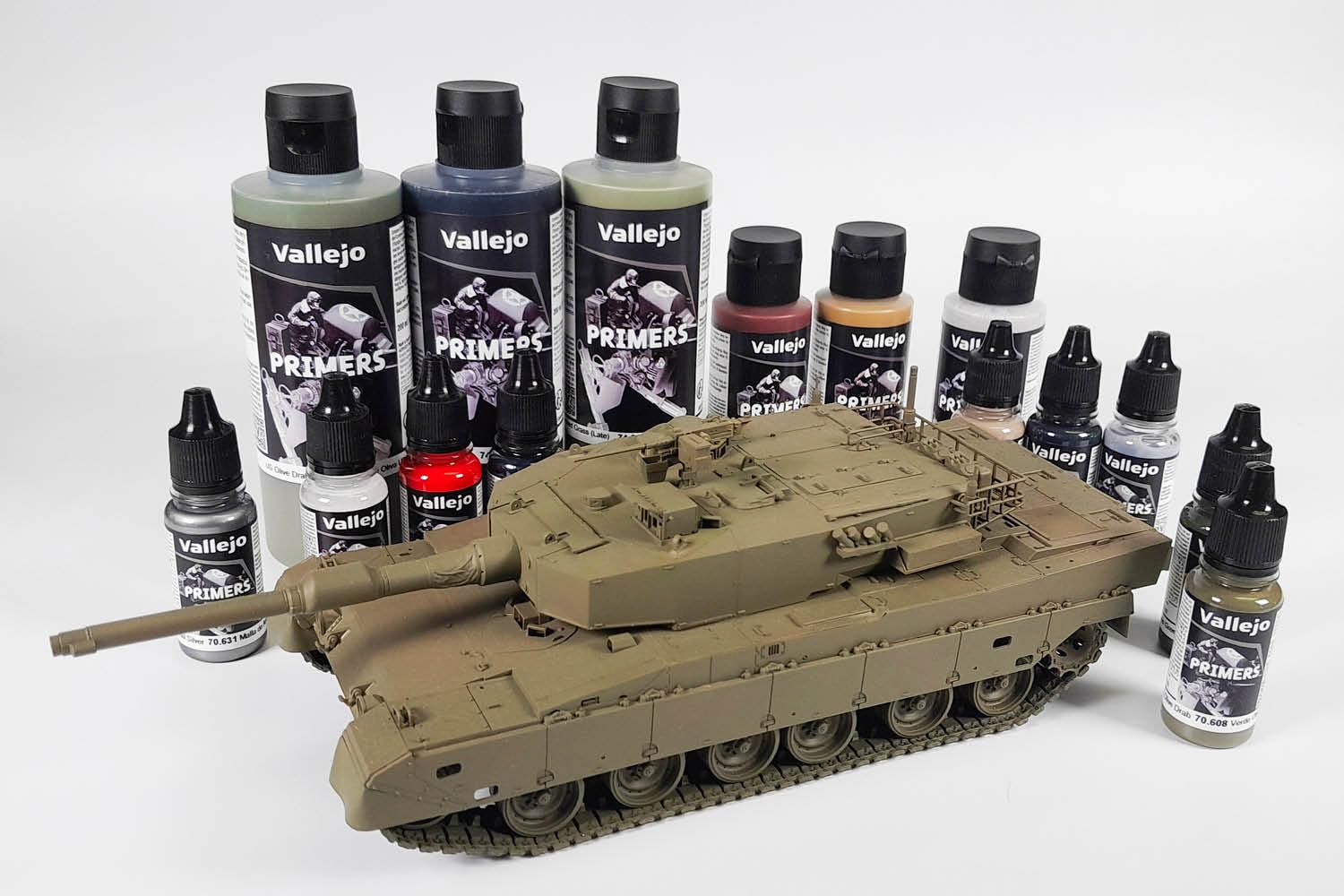 Vallejo Surface Primer - Fast-Drying Acrylic Primer for Airbrush | Matte White | 200 ml 4