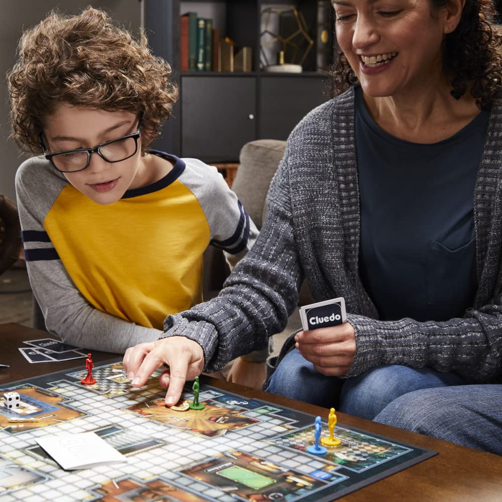 Hasbro Gaming Cluedo Detective Board Game for 2-6 Players 9