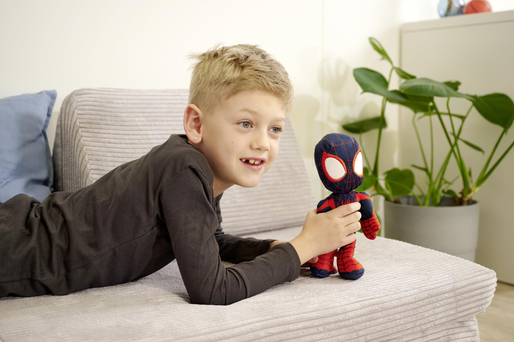 Simba Spider-Man Miles Morales Action Figure - 25cm Soft Toy with Glow-in-the-Dark Eyes 5