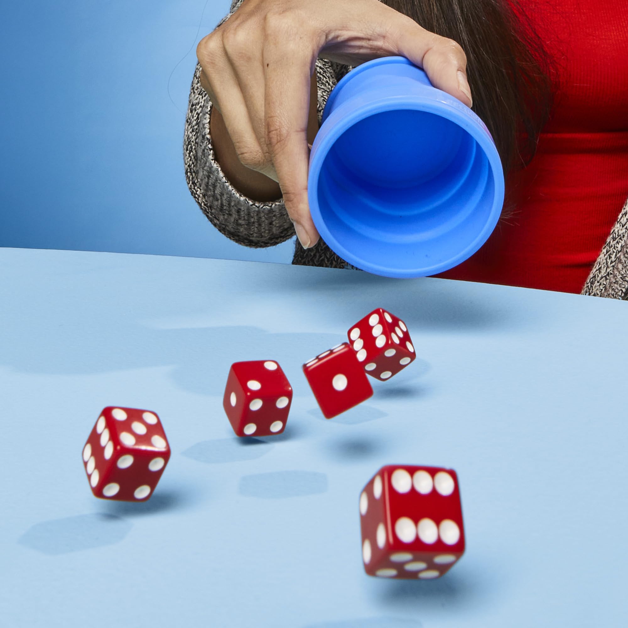 Hasbro Gaming Yahtzee Dice Game - Collapsible Cup & Storage Case | Ages 8+ | 2+ Players 4