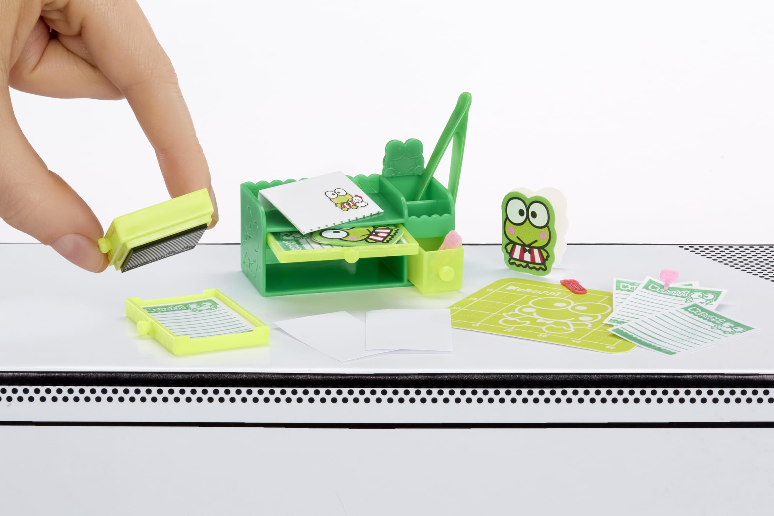 MGA's Miniverse Make It Mini Hello Kitty and Friends Series 3 - Mini Collectible Stationery Set 5