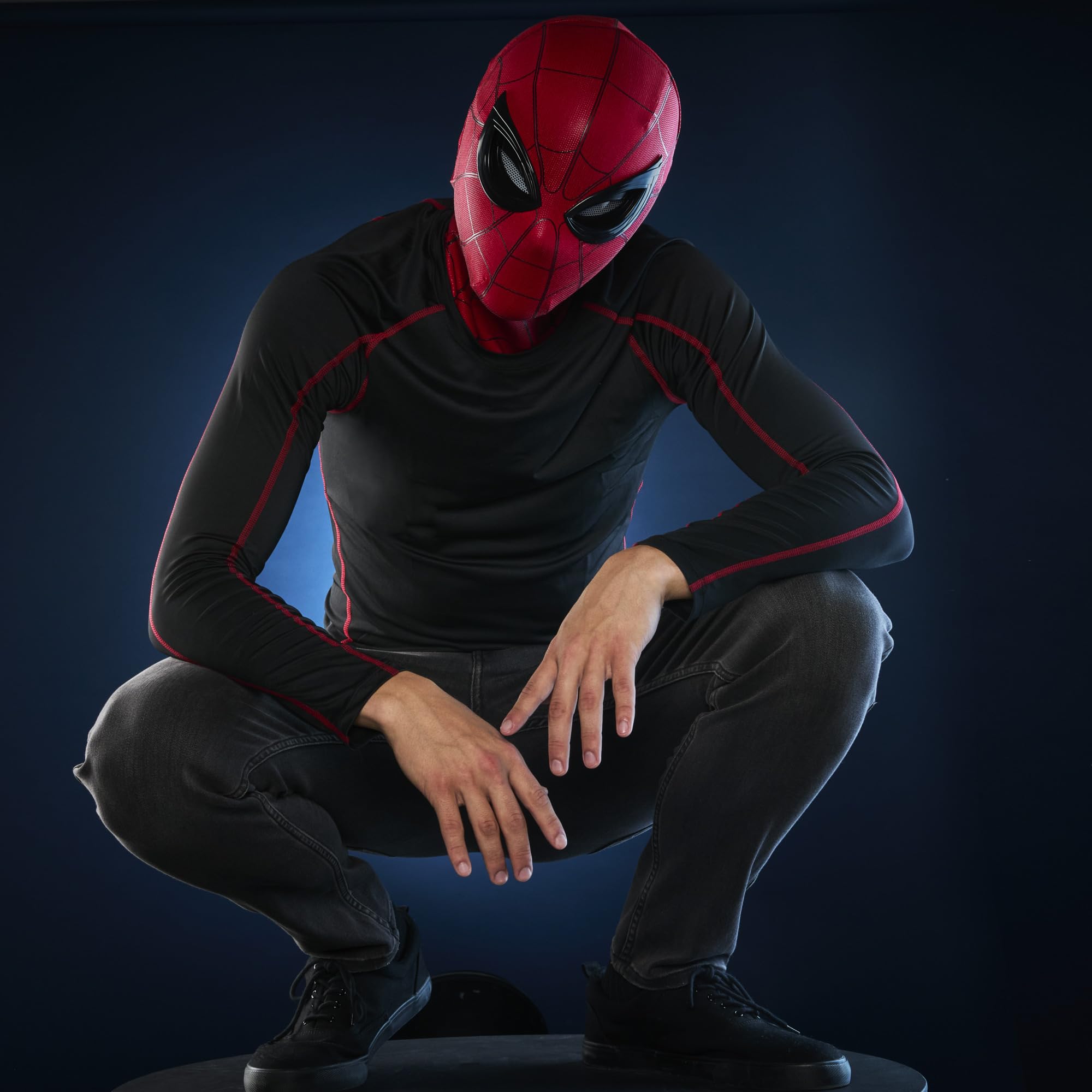 Hasbro Marvel Legends Spider-Man Electronic Expressive Mask - 1:1 Scale, Remote Controlled Eyes, Age 14+ 9