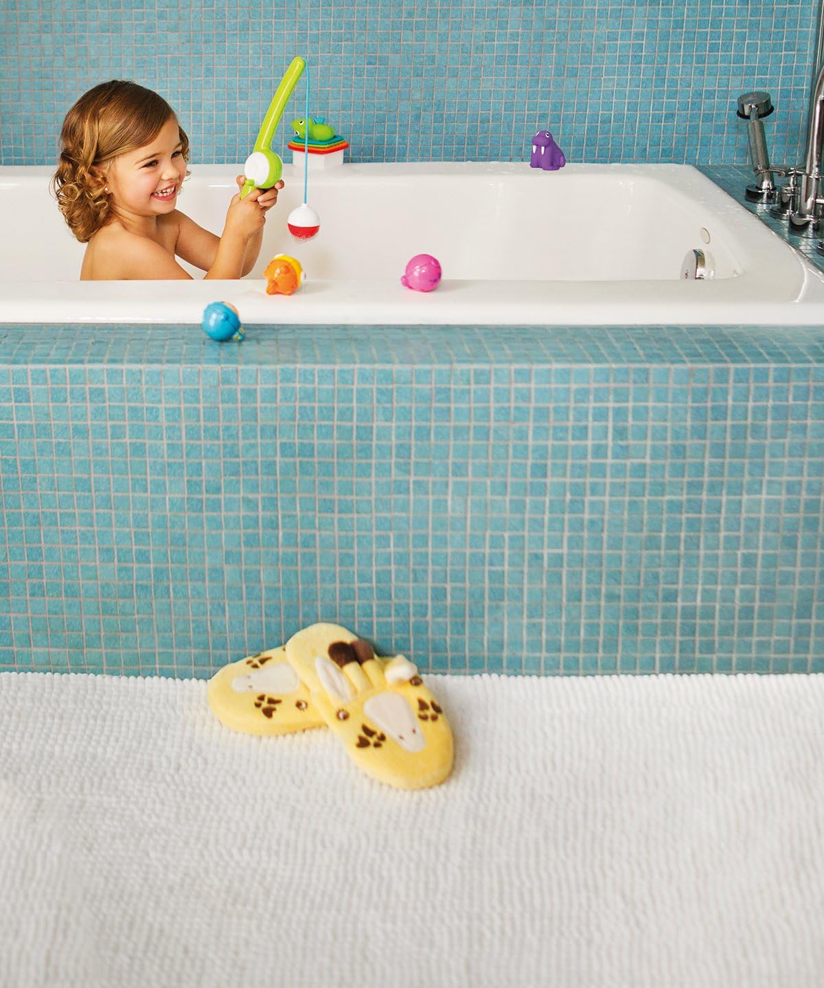 Munchkin Gone Fishin' Rod & Reel Magnetic Bath Toy Set | 3 Bobbing Characters | Ages 24+ Months