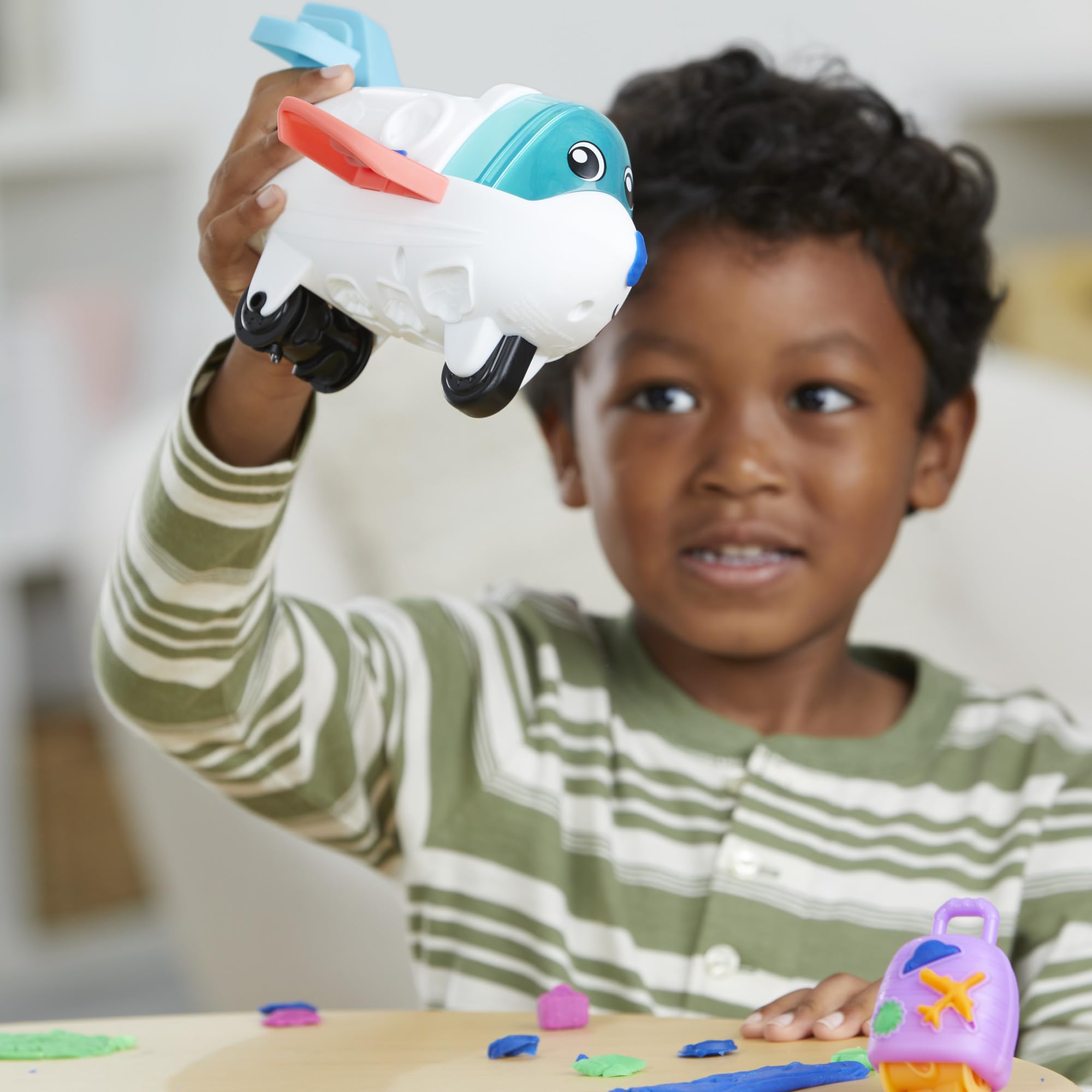 Play-Doh Airplane Explorer Starter Set - Travel Playset with Jet Toy, Map Playmat & 4 Tubs | Ages 3+ 5