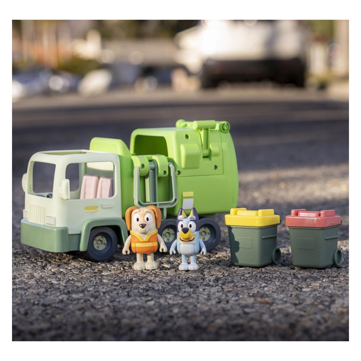 Bluey Garbage Truck Playset with Bluey and Bin Man Figures - Ages 3+ 4