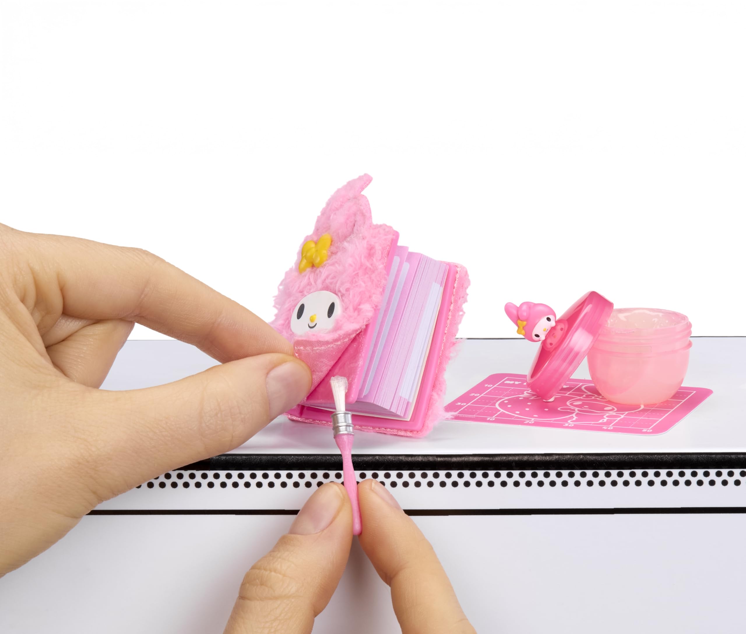 MGA's Miniverse Make It Mini Hello Kitty and Friends Series 3 - Mini Collectible Stationery Set 3