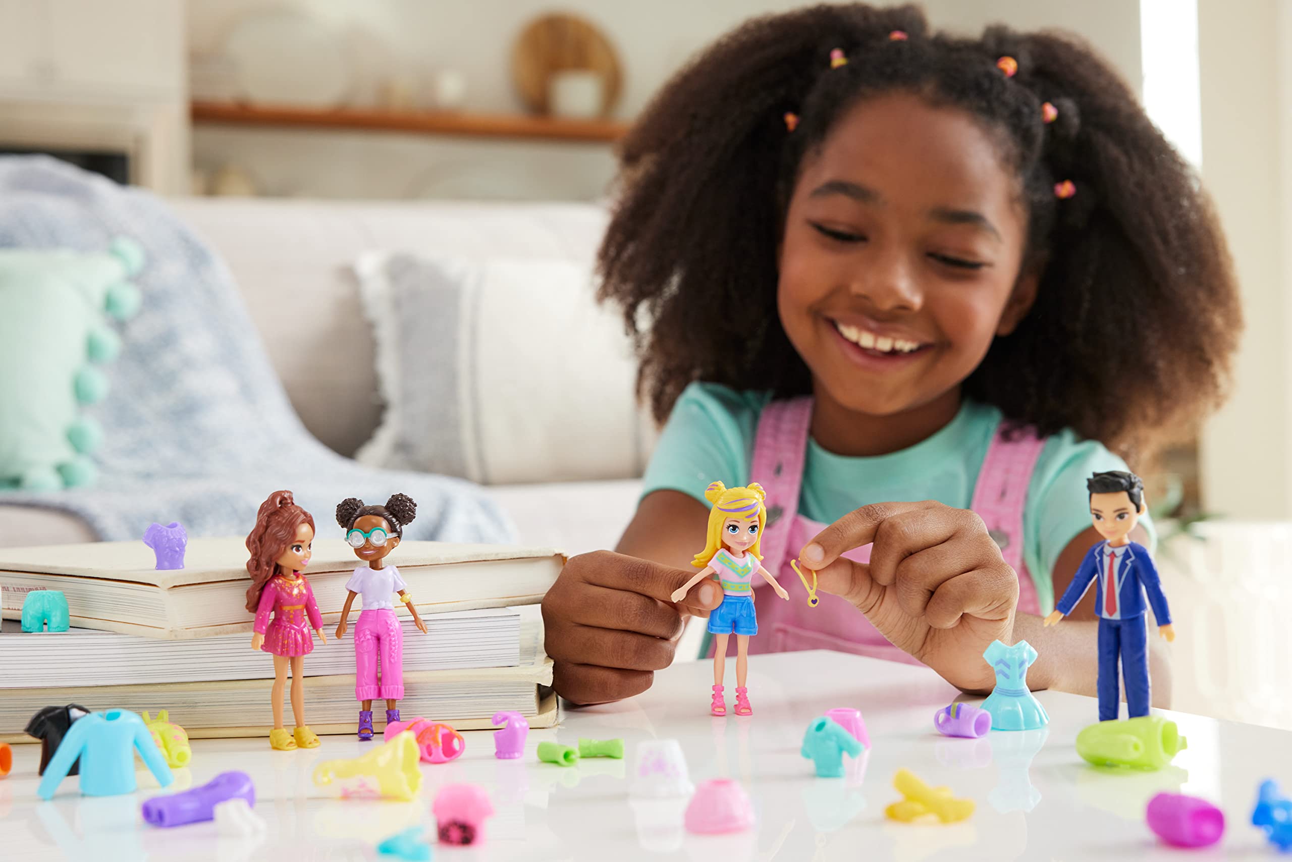 Polly Pocket Sparkle Cove Adventure Dolls & Fashion Playset - 48-Piece Set with 4 Dolls & Clothes for Ages 4+ 3