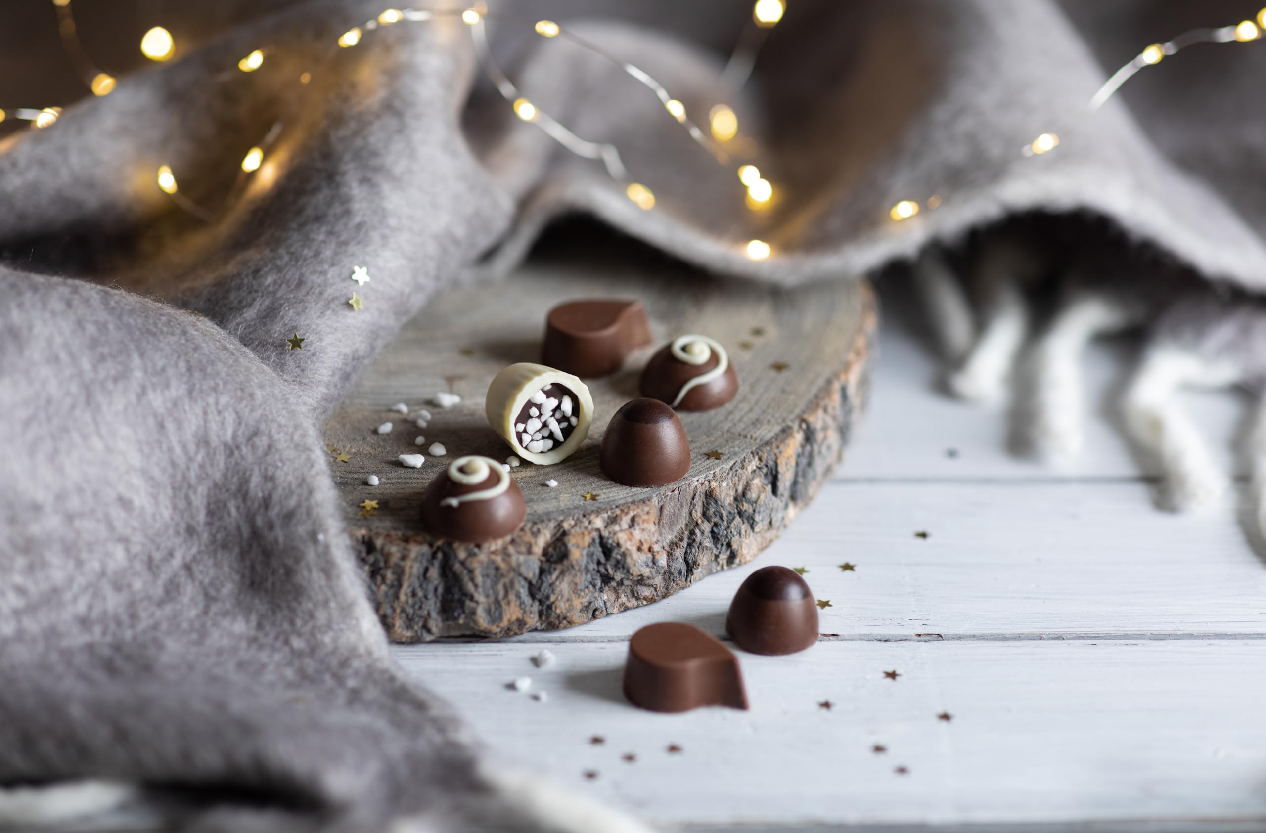 Lily O'Brien's Luxury Assorted Chocolates Gift Box - 137g 2