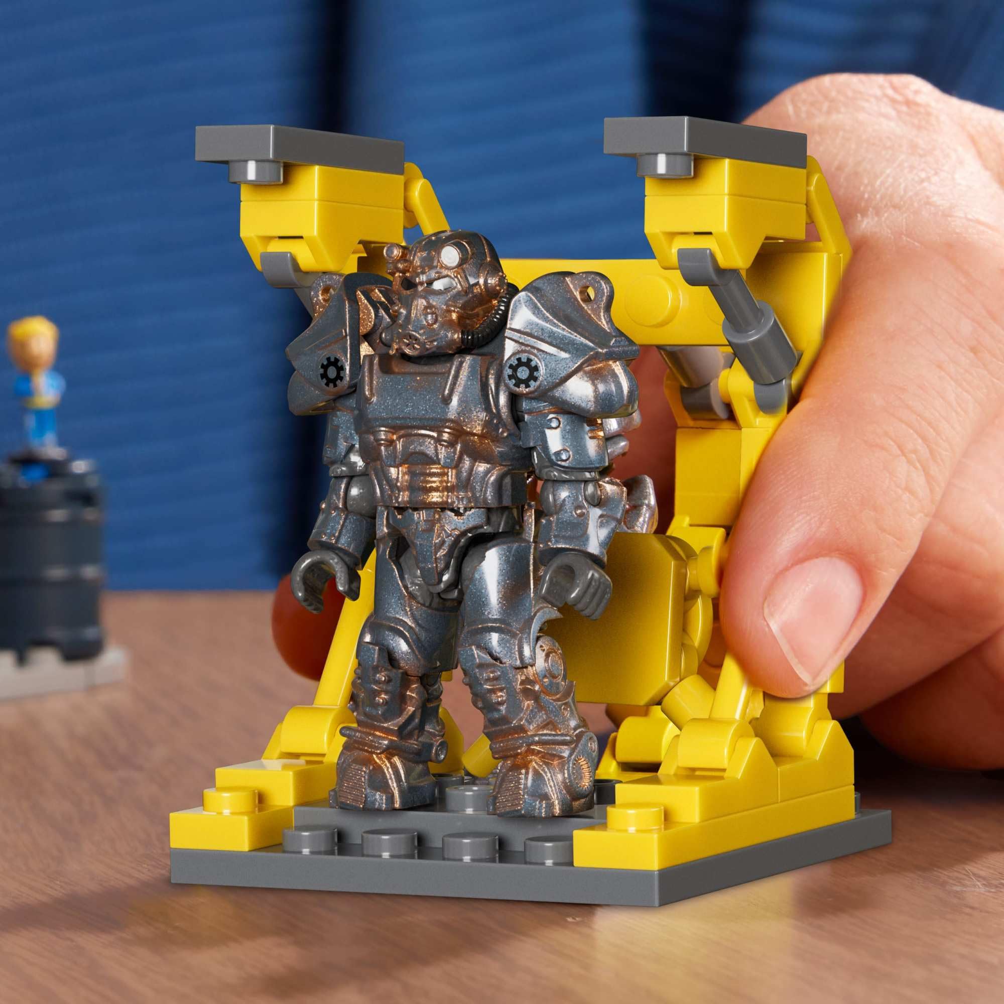 MEGA Fallout Red Rocket Truck Stop Building Set with Sole Survivor Figure - 824 Pieces
