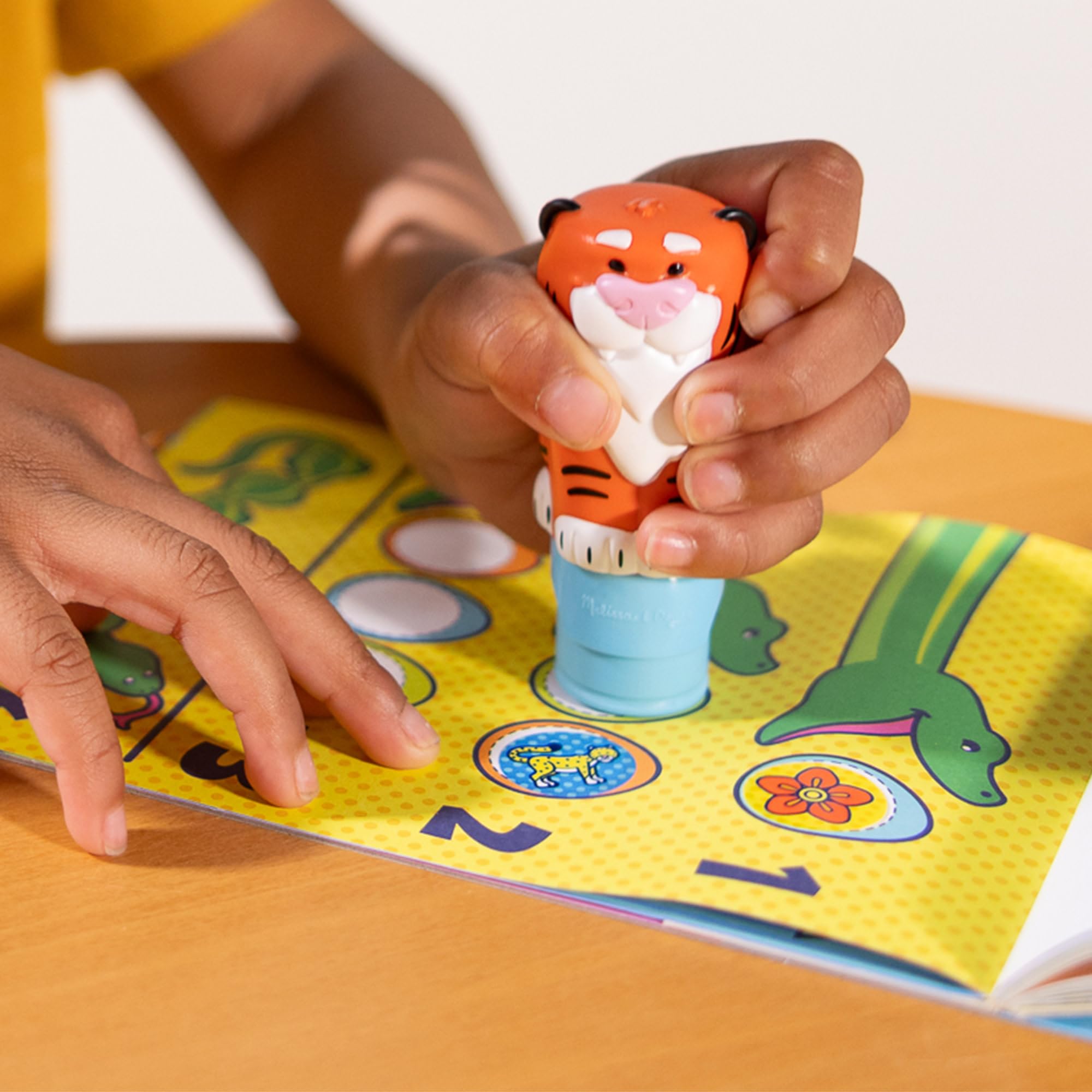 Melissa & Doug Sticker WOW! Pumpkin the Tiger Stamper Activity Set with 300 Safari Stickers
