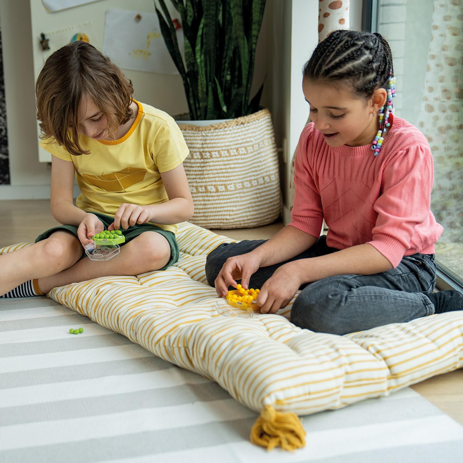 SmartGames IQ Mini Hexpert Puzzle Game - Logic Brain Teaser for Ages 7+ 9