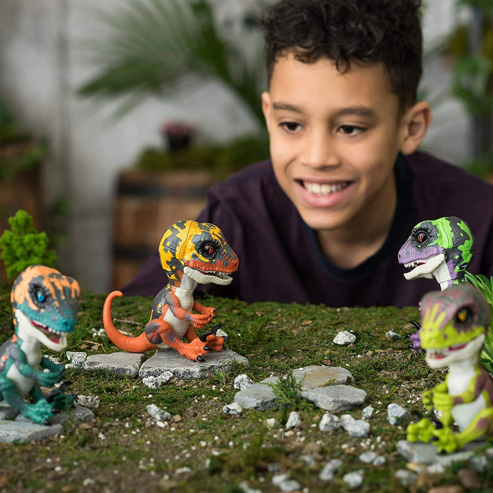 Untamed Raptor di Fingerlings - Stealth Green - Baby Dinosaur interattivo da collezione - Di WowWee