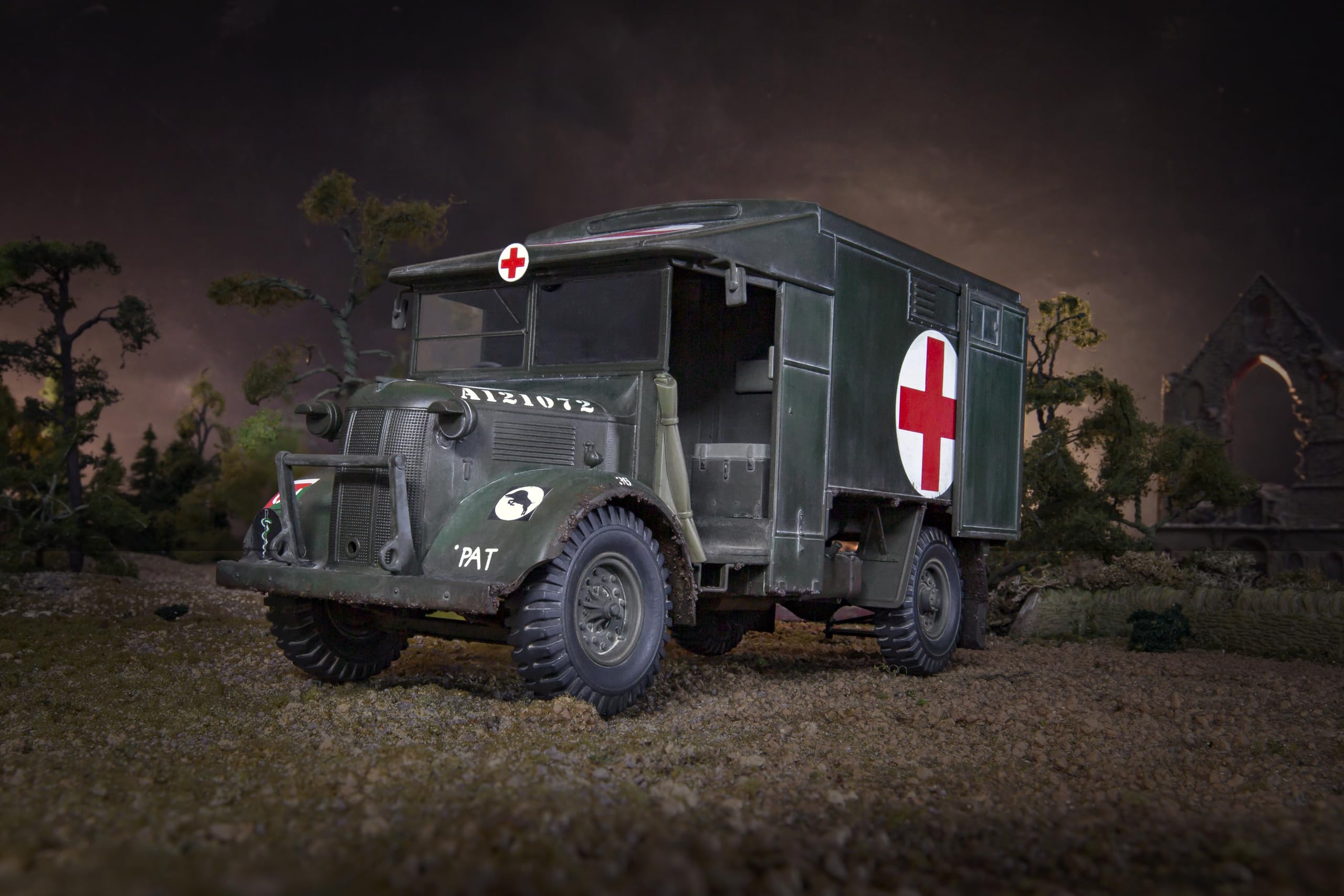 Airfix A1375 Austin K2/Y Ambulance 1:35 Scale Model Kit - Military Vehicle Building Set for Ages 8+ 8