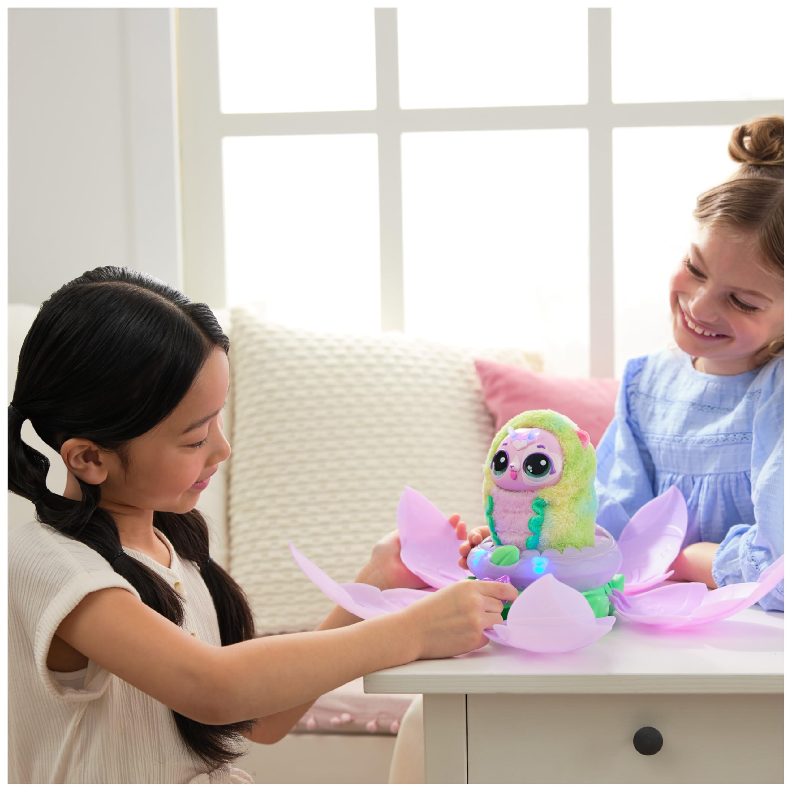 HATCHIMALS Bloomables Puppyfly Surprise Interactive Toy with Flower and Accessories 5