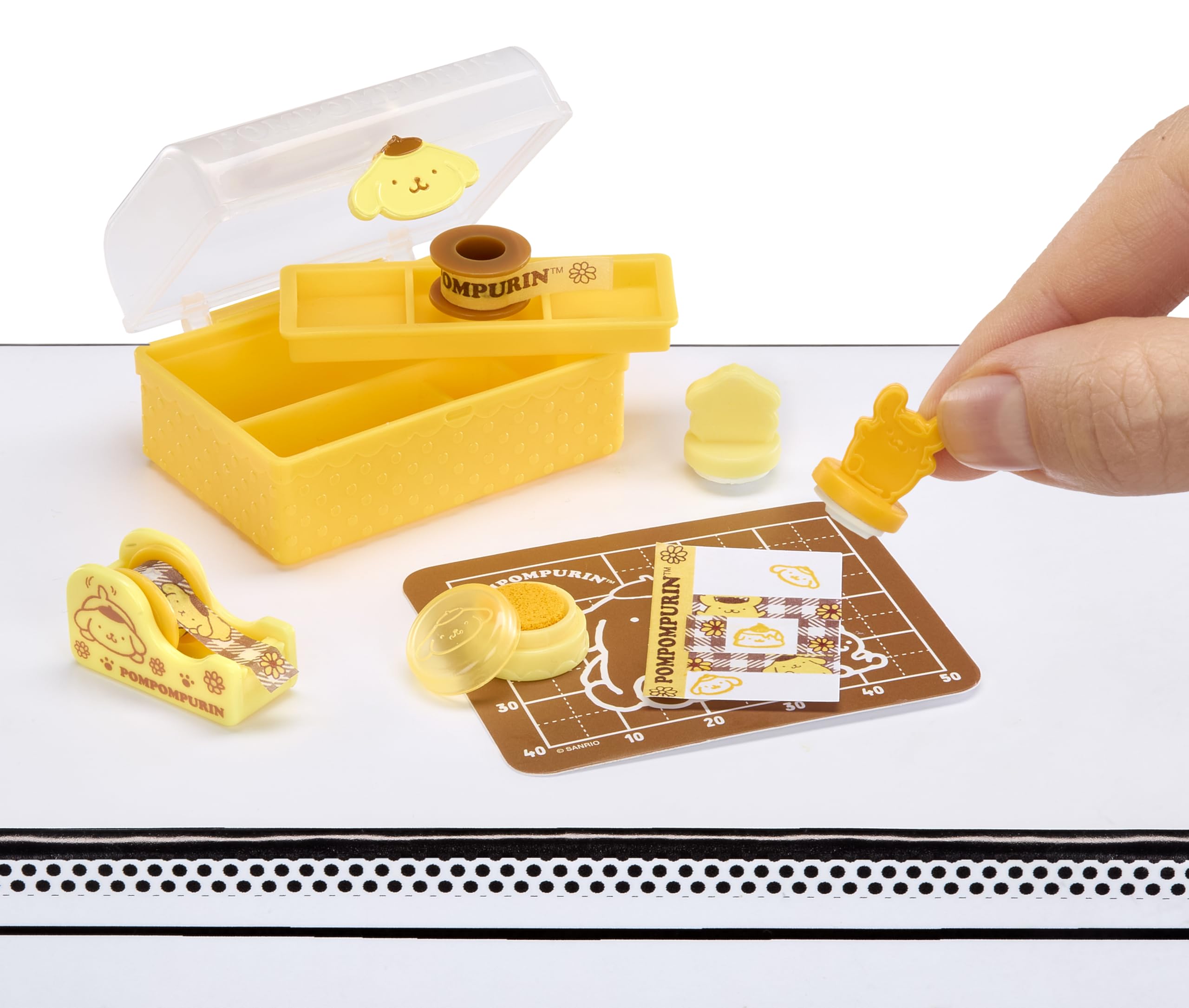 MGA's Miniverse Make It Mini Hello Kitty and Friends Series 3 - Mini Collectible Stationery Set 4
