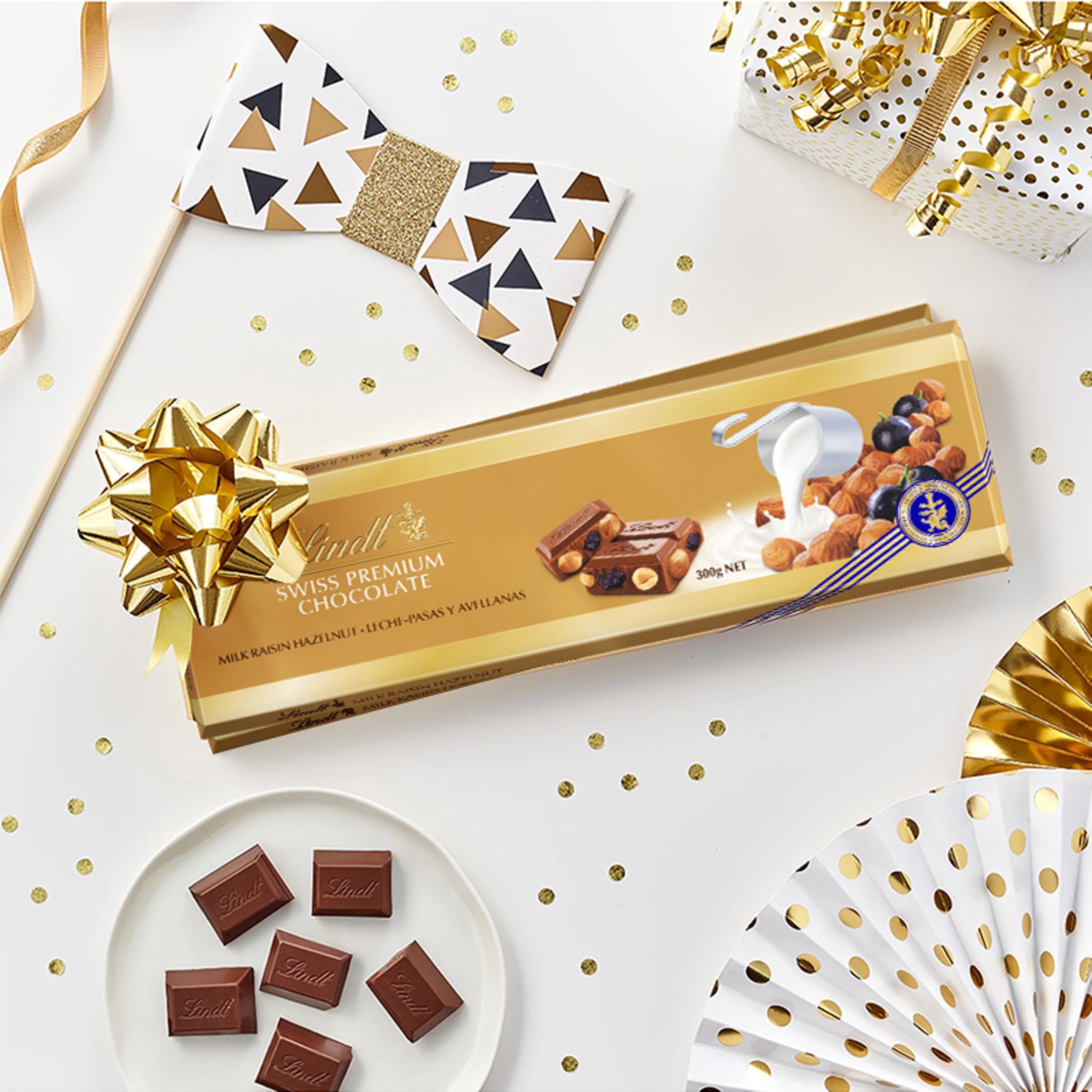 Lindt Swiss Milk Chocolate Hazelnut and Raisin Gold Bar 300g 7