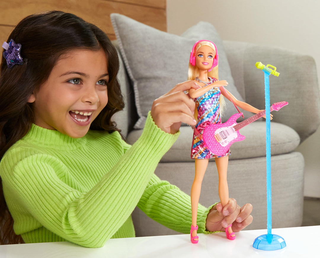 Barbie: Big City, Big Dreams Barbie che canta &quot;Malibu&quot; Roberts Doll (11.5 pollici bionda) con musica, funzione di illuminazione, microfono e accessori