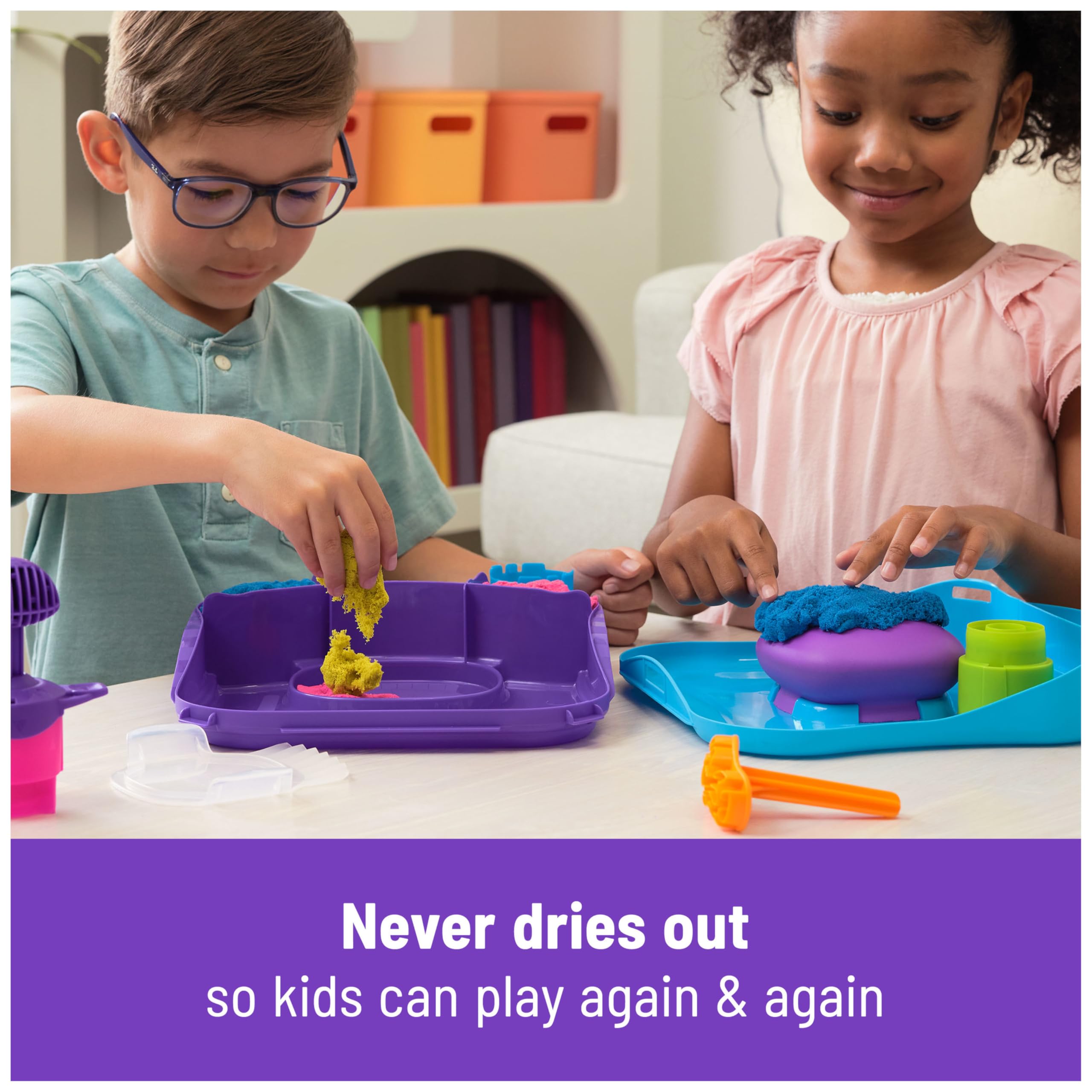 Kinetic Sand SquishMotion Playset with 453g Sand, 5 Tools & Reusable Case | Ages 5+ 9