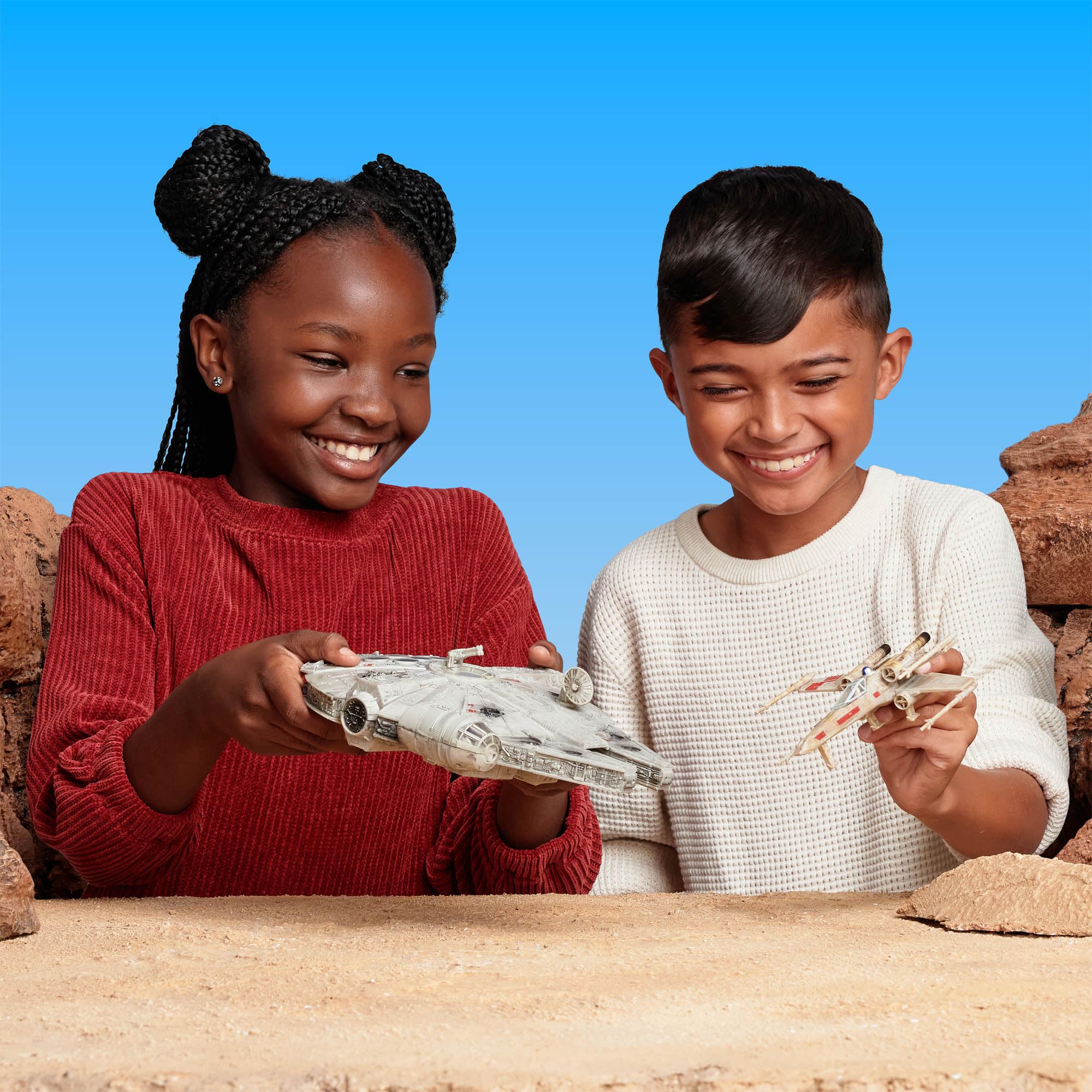 Jazwares Star Wars Micro Galaxy Squadron Millennium Falcon - 9-Inch Assault Class Vehicle with 4 Micro Figures 6
