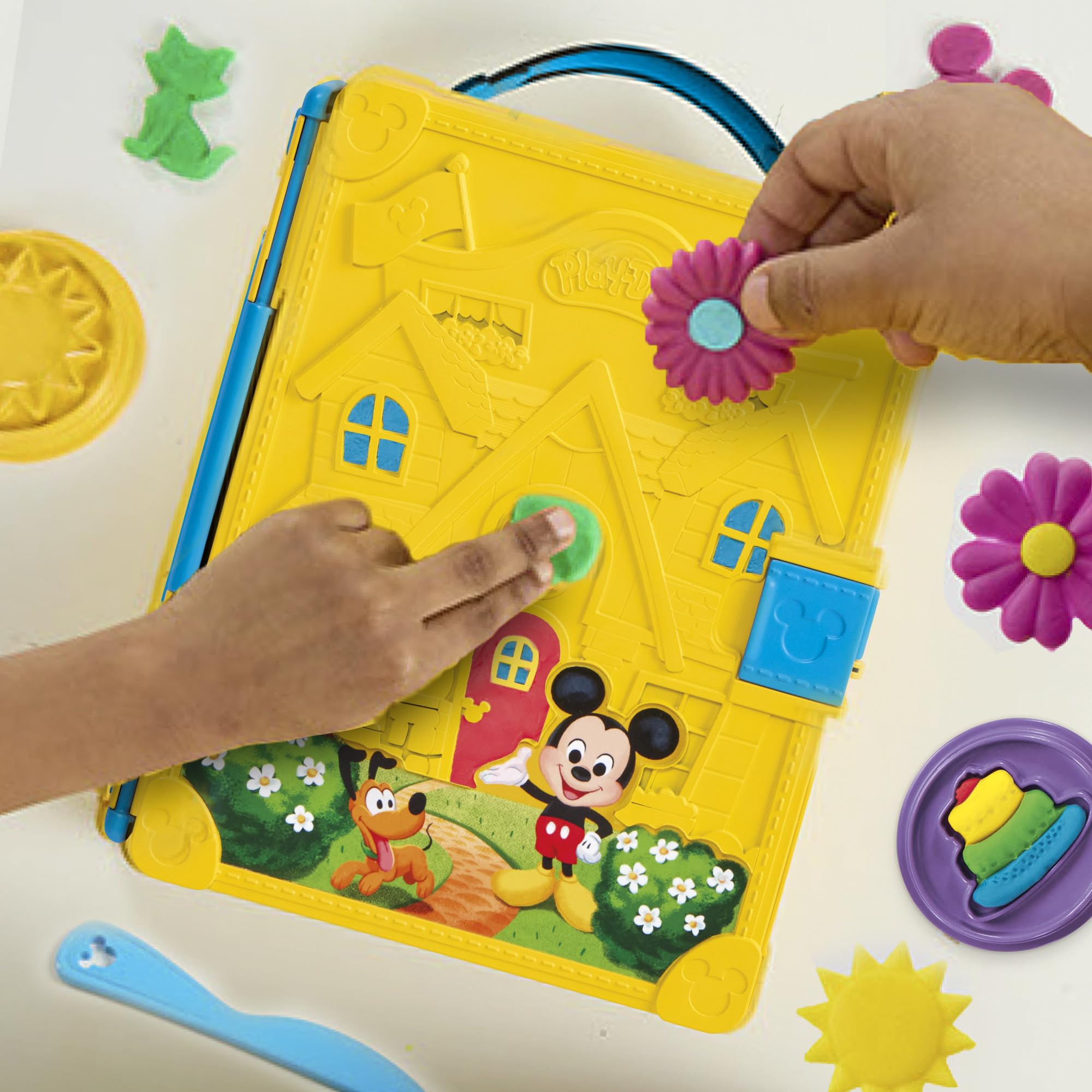 Play-Doh Disney Junior Shape a Story Playset | Ages 2+ | Includes 4 Cans Compound 9