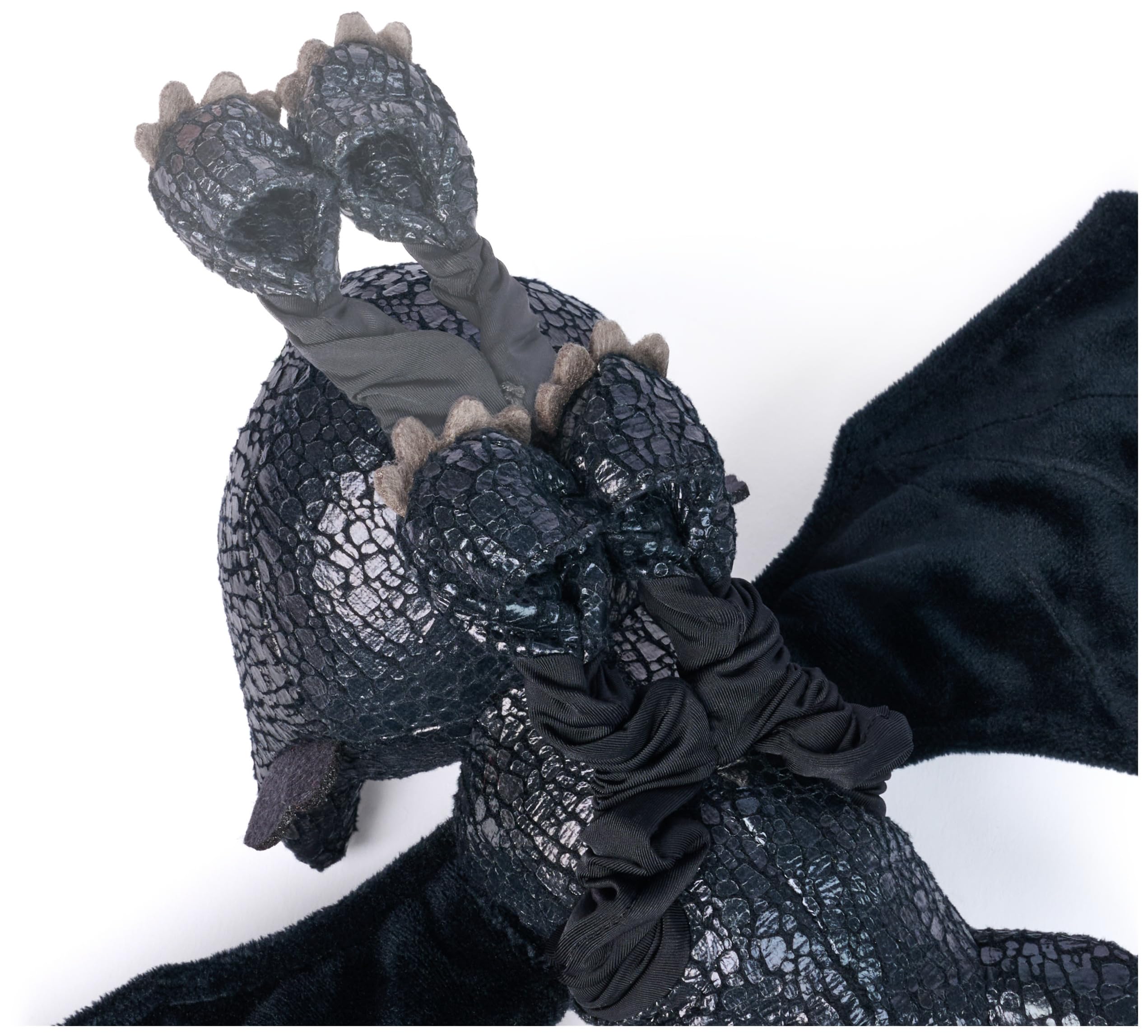 DreamWorks Dragons Hug & Glide 30.5 cm Toothless Plush - Flying Action & Hugging Wings 8