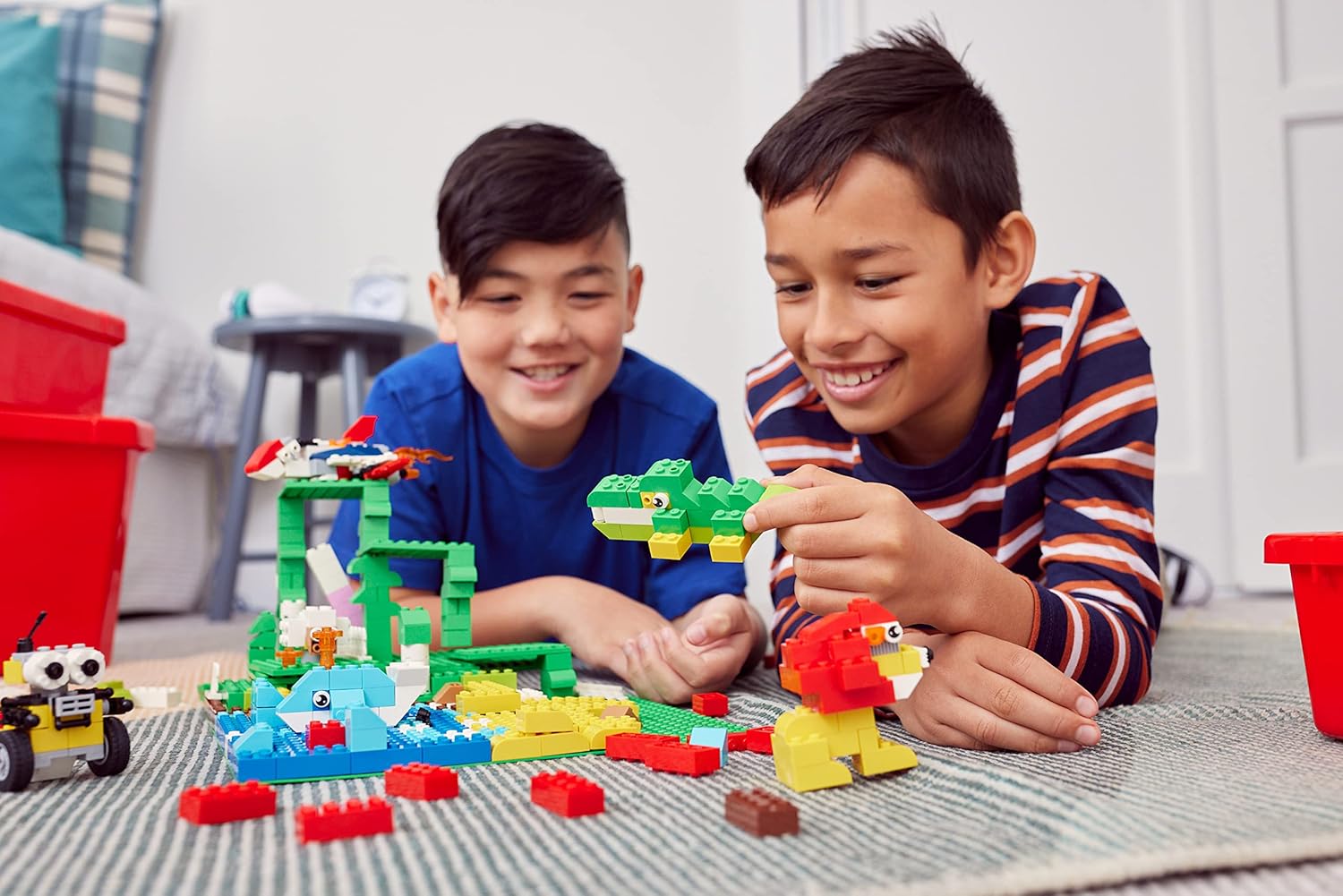 ZURU MAX Build More Building Bricks Value Set - 253 Pieces with 2 Baseplates & 8 Surprise Figurines 6