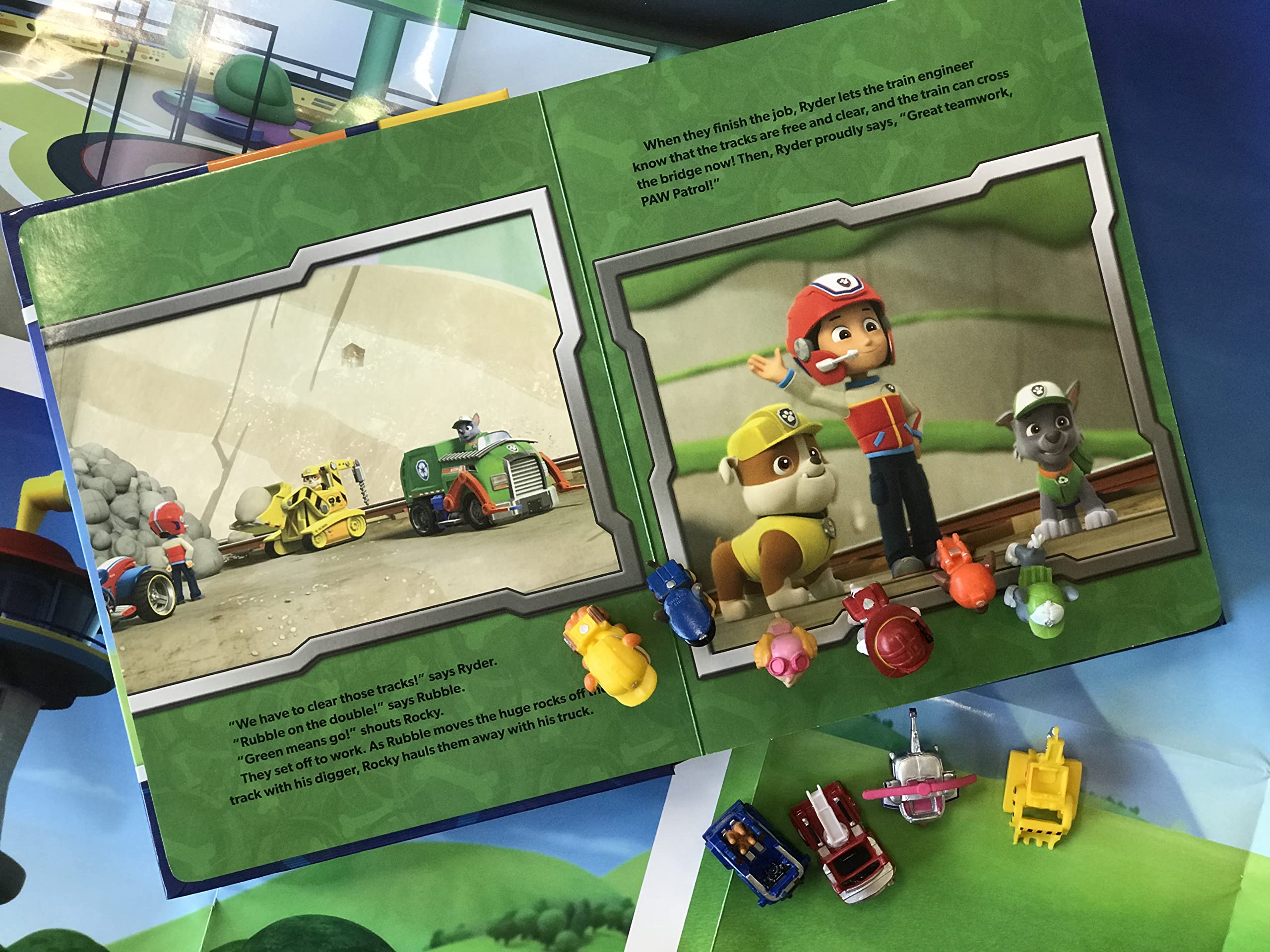 Phidal PAW Patrol My Busy Book with 10 Figurines and Playmat | Kids Edition Board Book 3