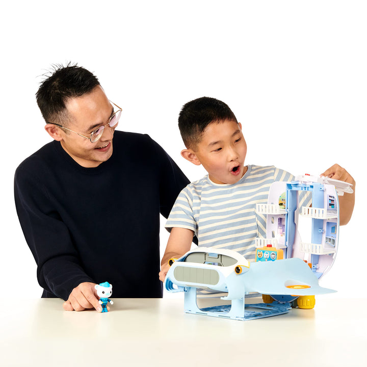 Octonauts Octoray Transforming Playset with Lights & Sounds - 7-Piece Set with Captain Barnacles Figure