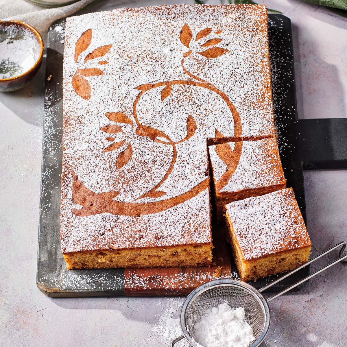 FunCakes Refined Icing Sugar - Confectioners' Quality Powder for Royal Icing & Dusting | 900g 2