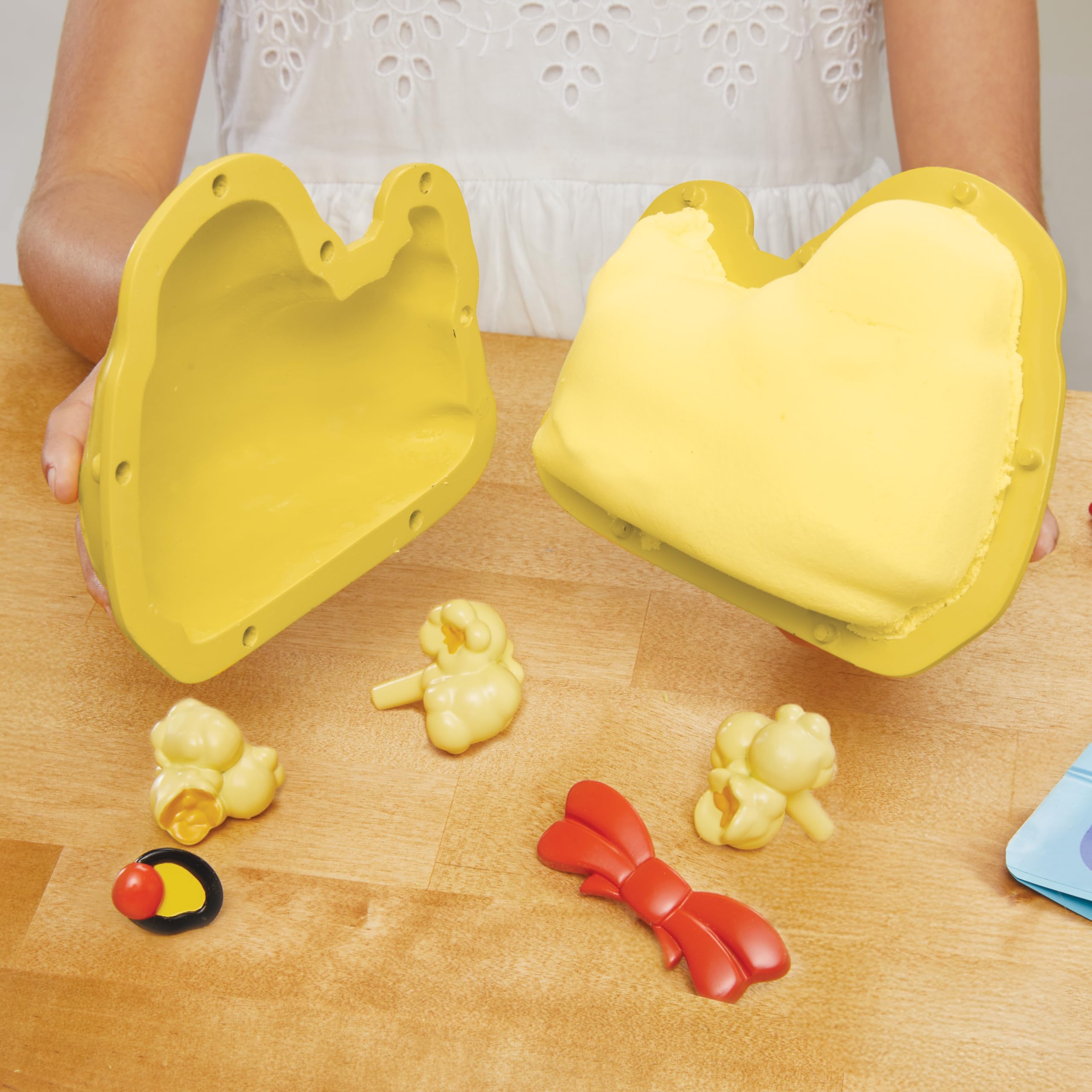little tikes Creative Chefs Bluey Duck Cake Kit for Ages 3+ 6