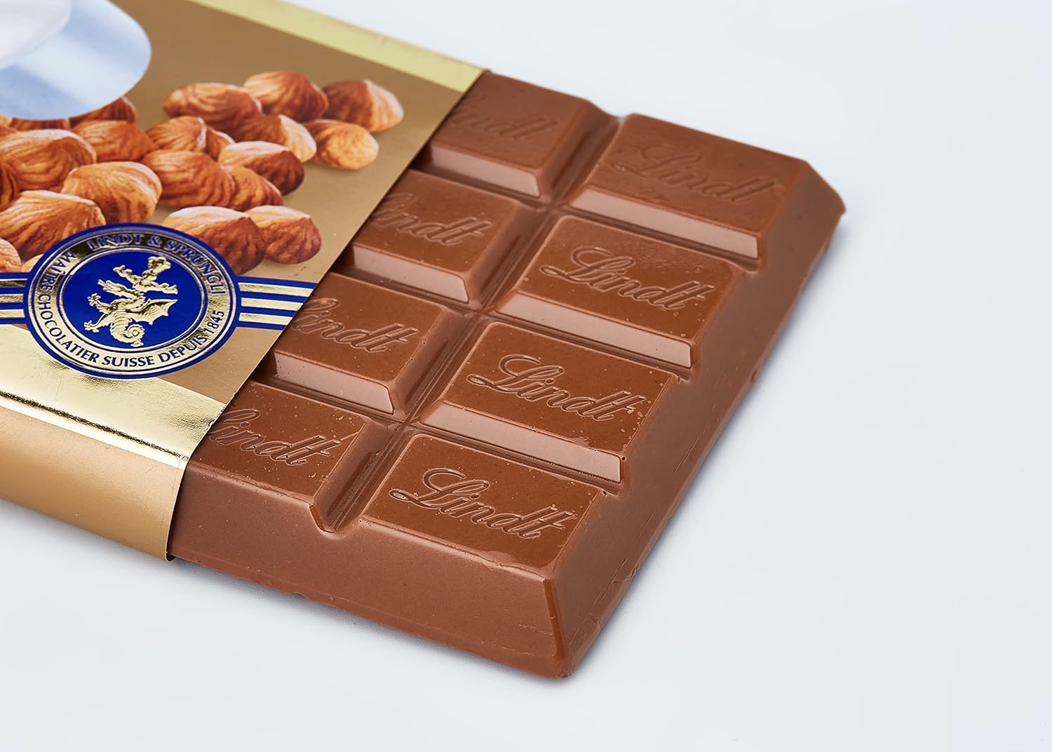 Lindt Swiss Milk Chocolate and Crunchy Hazelnut Gold Bar 300 g 7