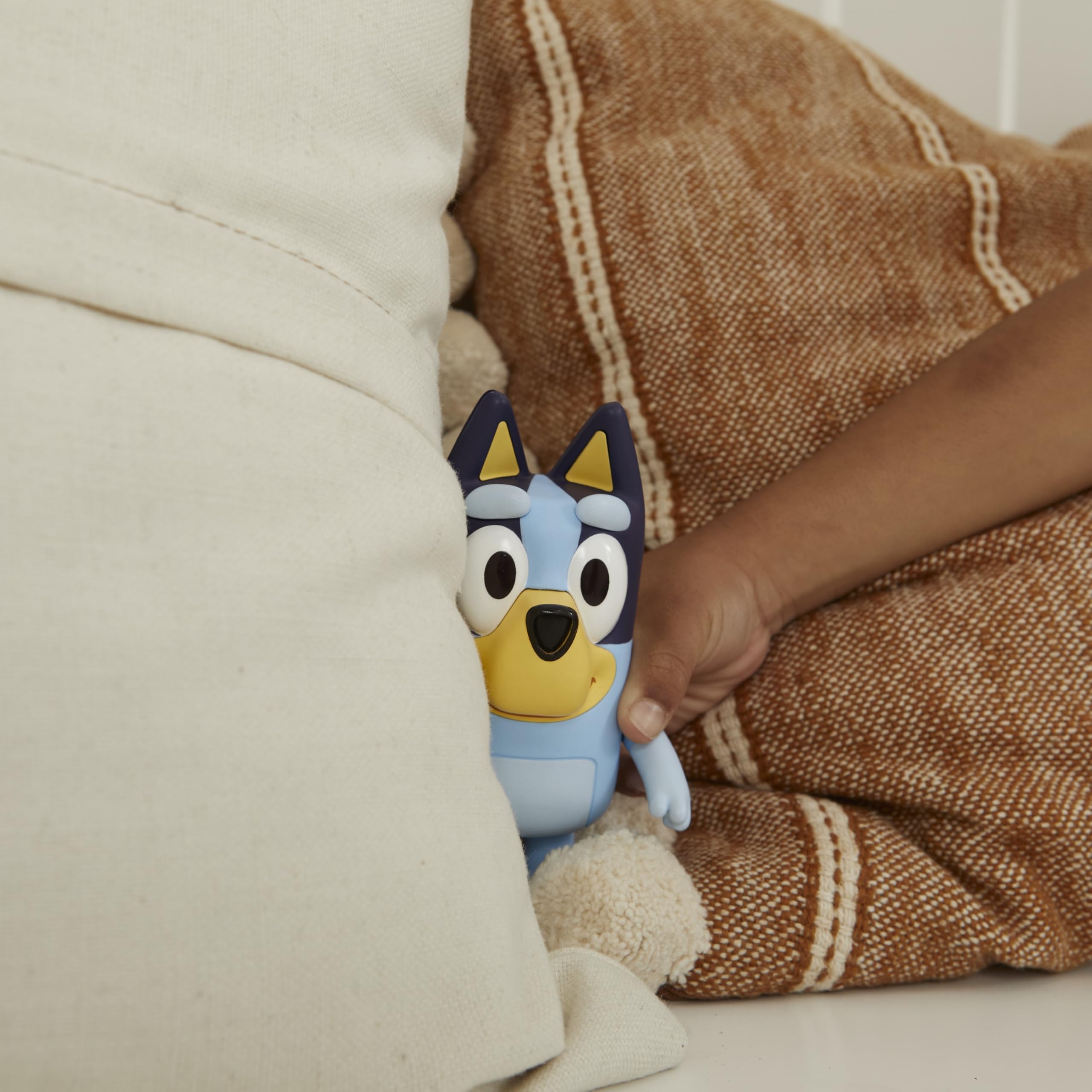 Bluey Hide & Seek Game - Interactive Electronic Figure with Sound and Dance Mode for Kids 3+ 4