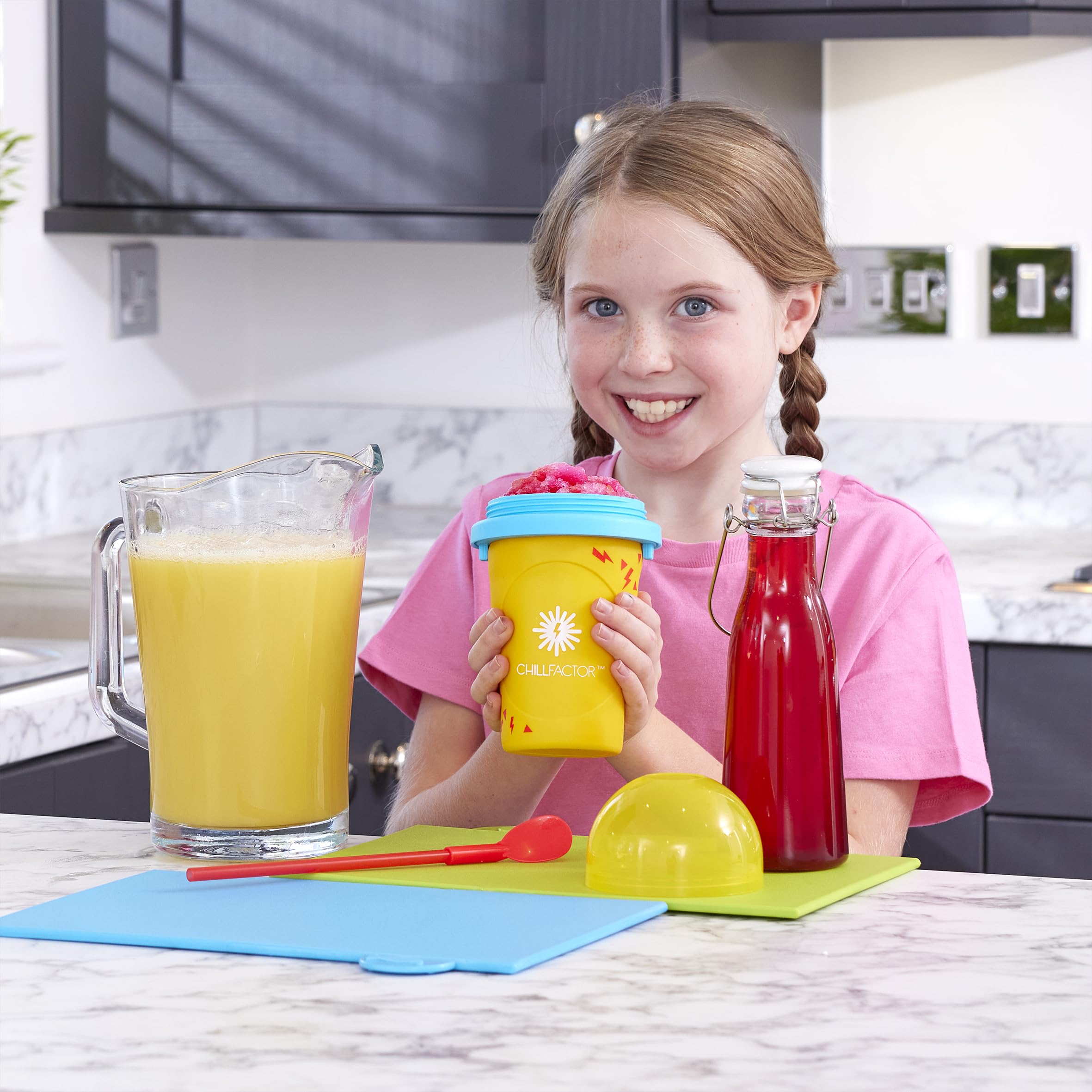 ChillFactor Colour Shock Slushy Maker - Reusable Rapid Freeze Drink Toy for Kids & Adults 7
