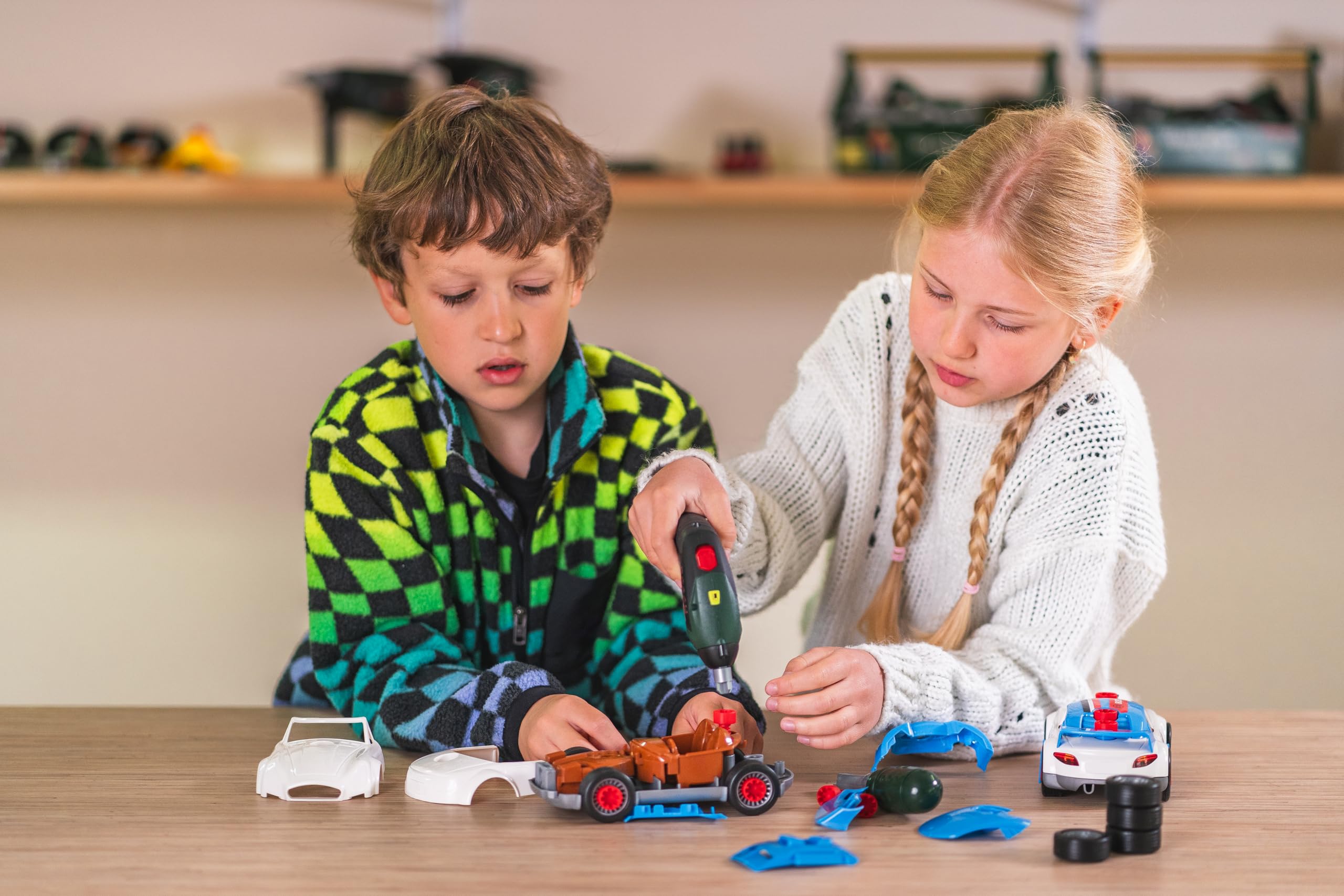 Theo Klein 8630 Bosch Car Tuning Set | Dismountable Car with Tuning Accessories | Includes Battery Screwdriver 6