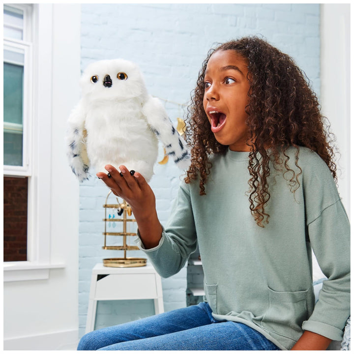 Wizarding World Enchanting Hedwig Interactive Harry Potter Owl con oltre 15 suoni
