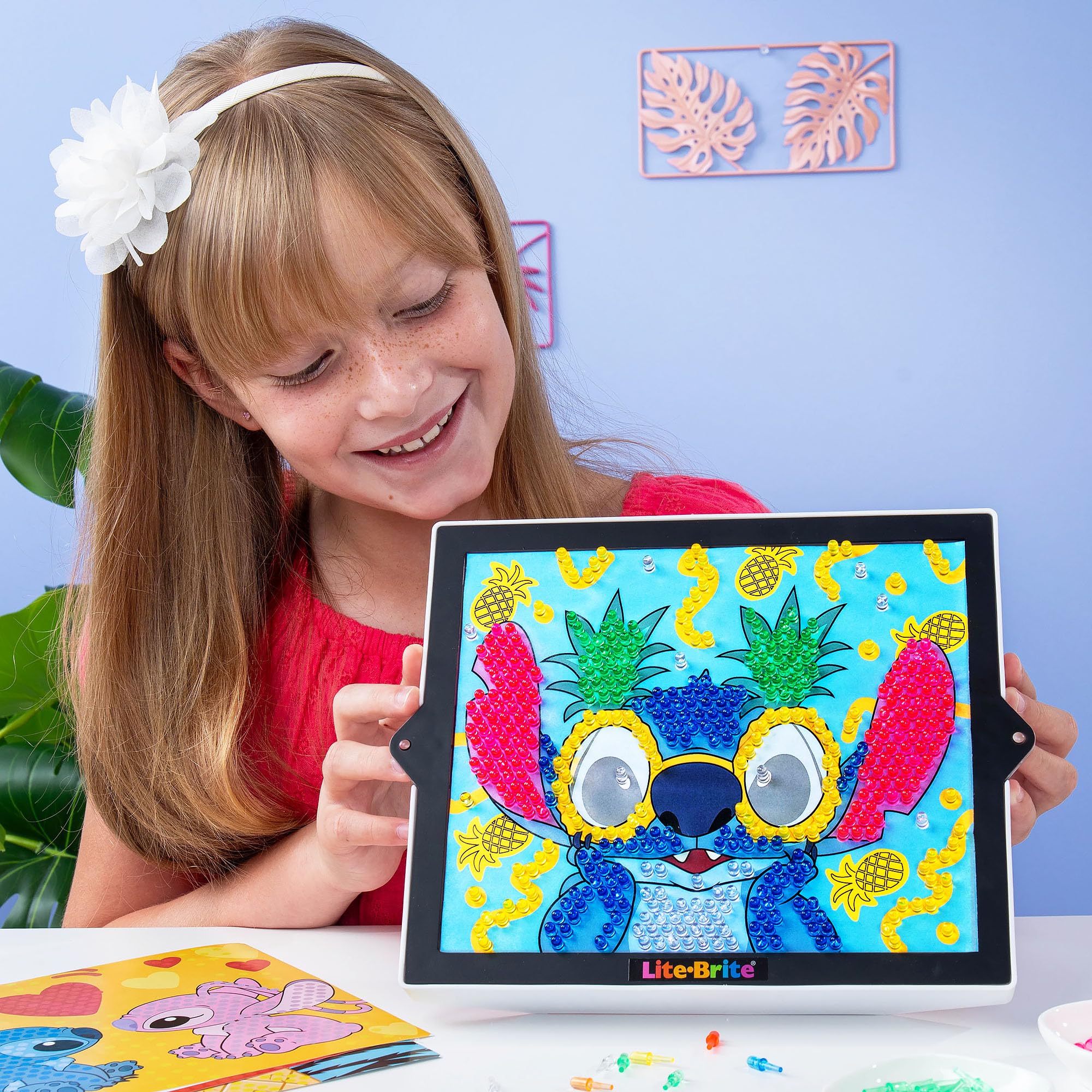 Lite Brite Colour Pop Disney Stitch Light-Up Creative Toy with 650 Pegs | Kid Age Range 8