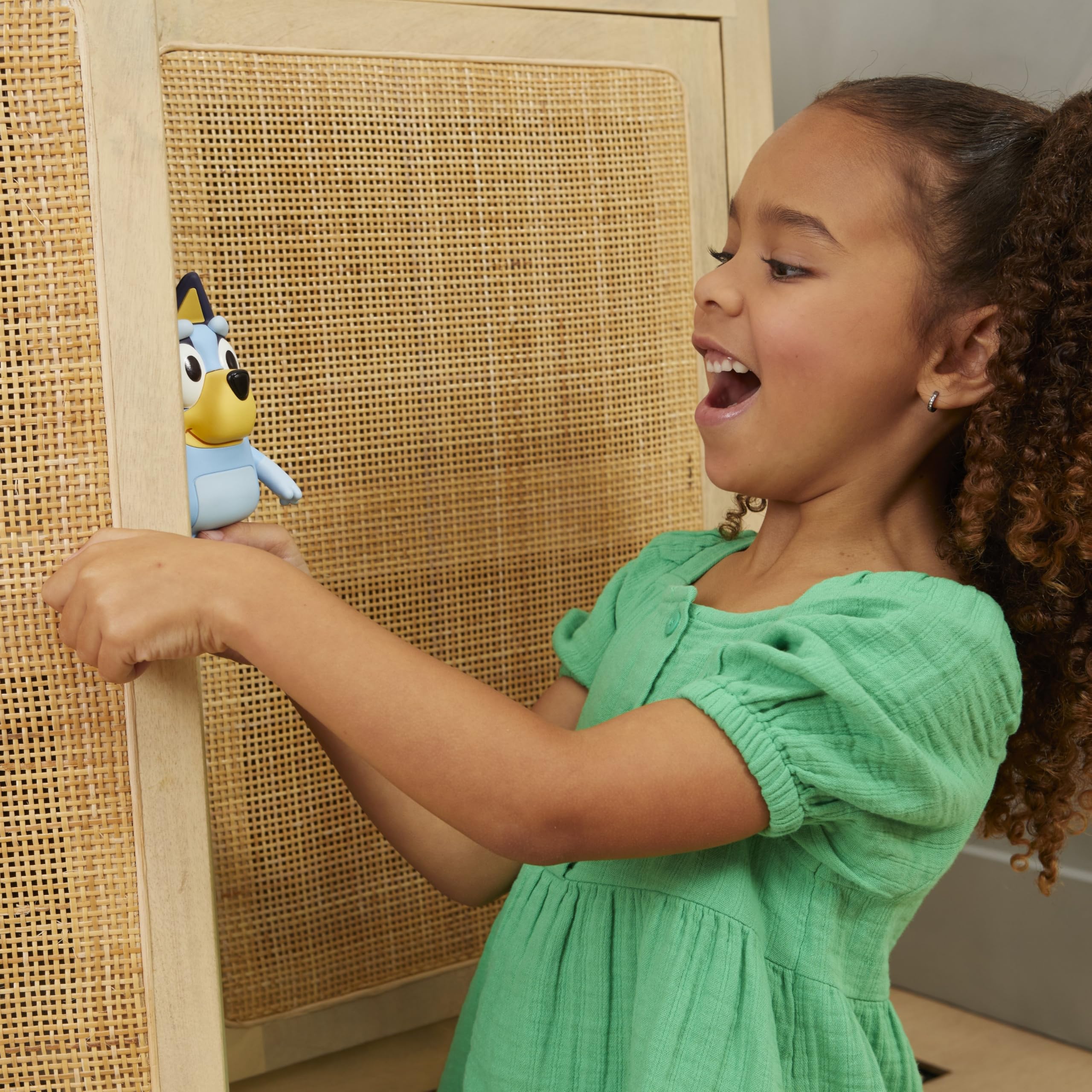 Bluey Hide & Seek Game - Interactive Electronic Figure with Sound and Dance Mode for Kids 3+ 6
