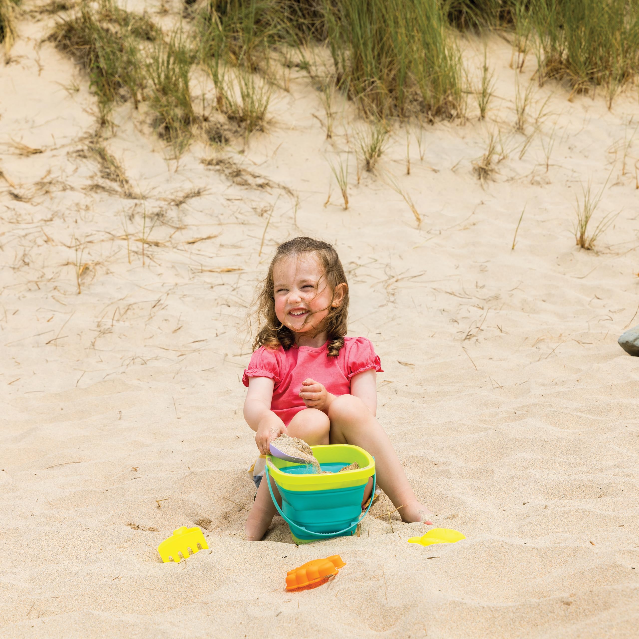 Yello 5pc Silicone Collapsible Bucket Set with Beach Moulds & Tools for Children Aged 3+ 2